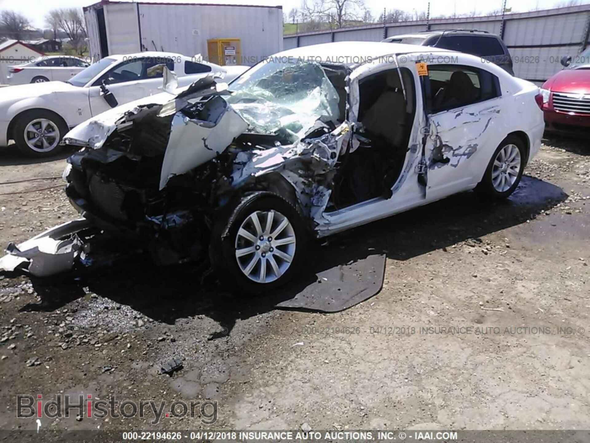 2013 Chrysler 200 - VIN: 1C3CCBBB9DN593224 - Фото 2