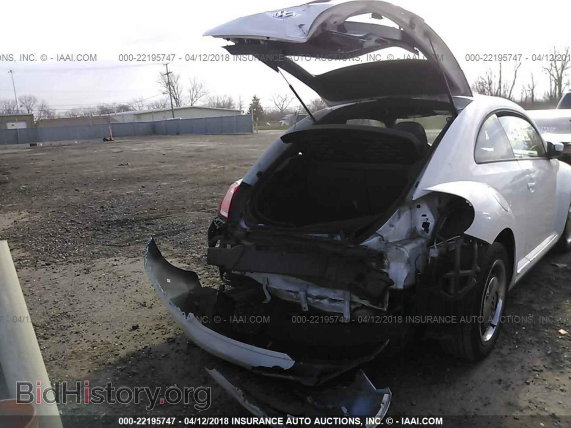 2012 Volkswagen Beetle - VIN: 3VWJP7AT0CM656554 - Фото 6