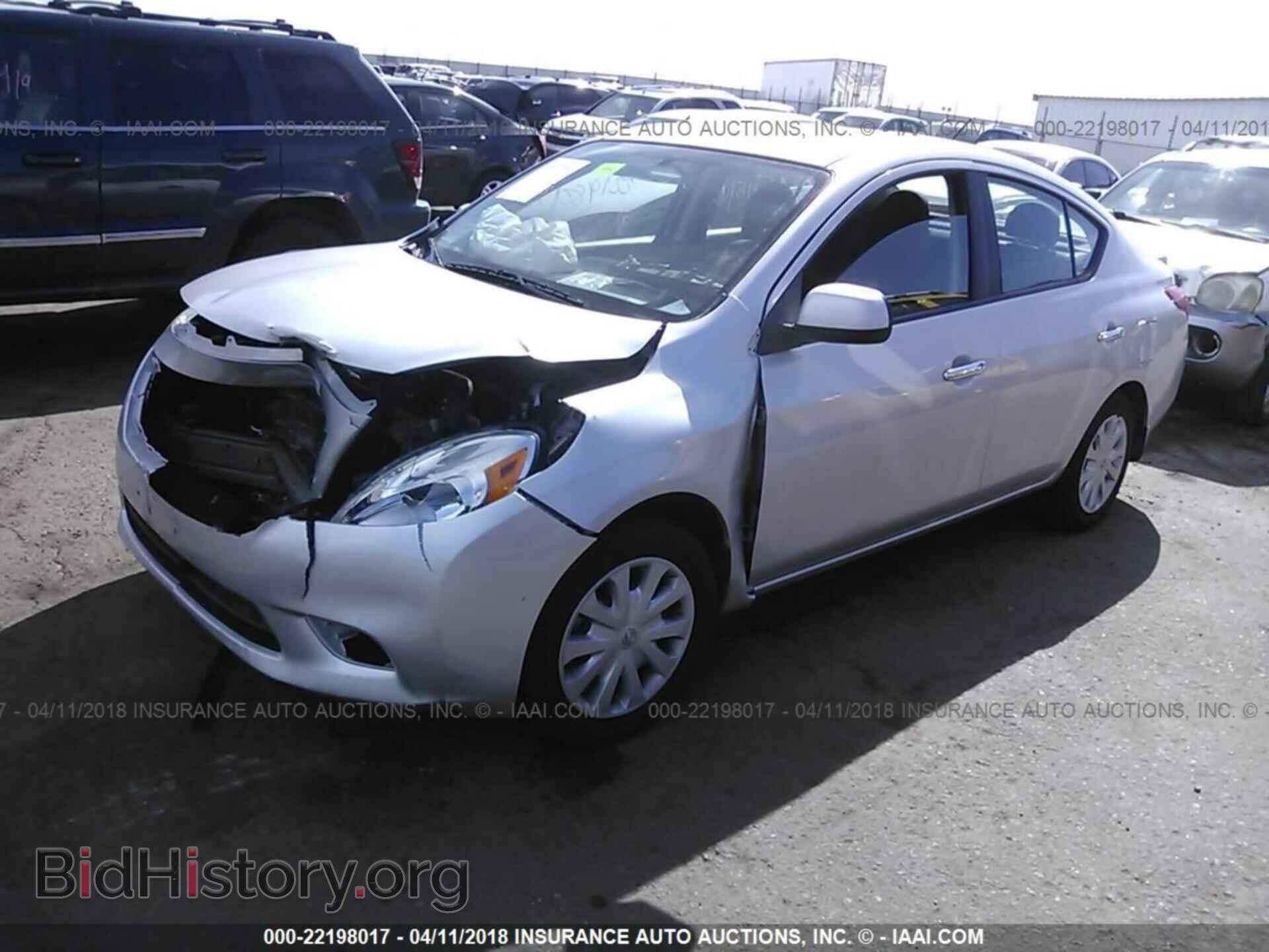 2013 Nissan Versa - VIN: 3N1CN7AP8DL886776 - Фото 2