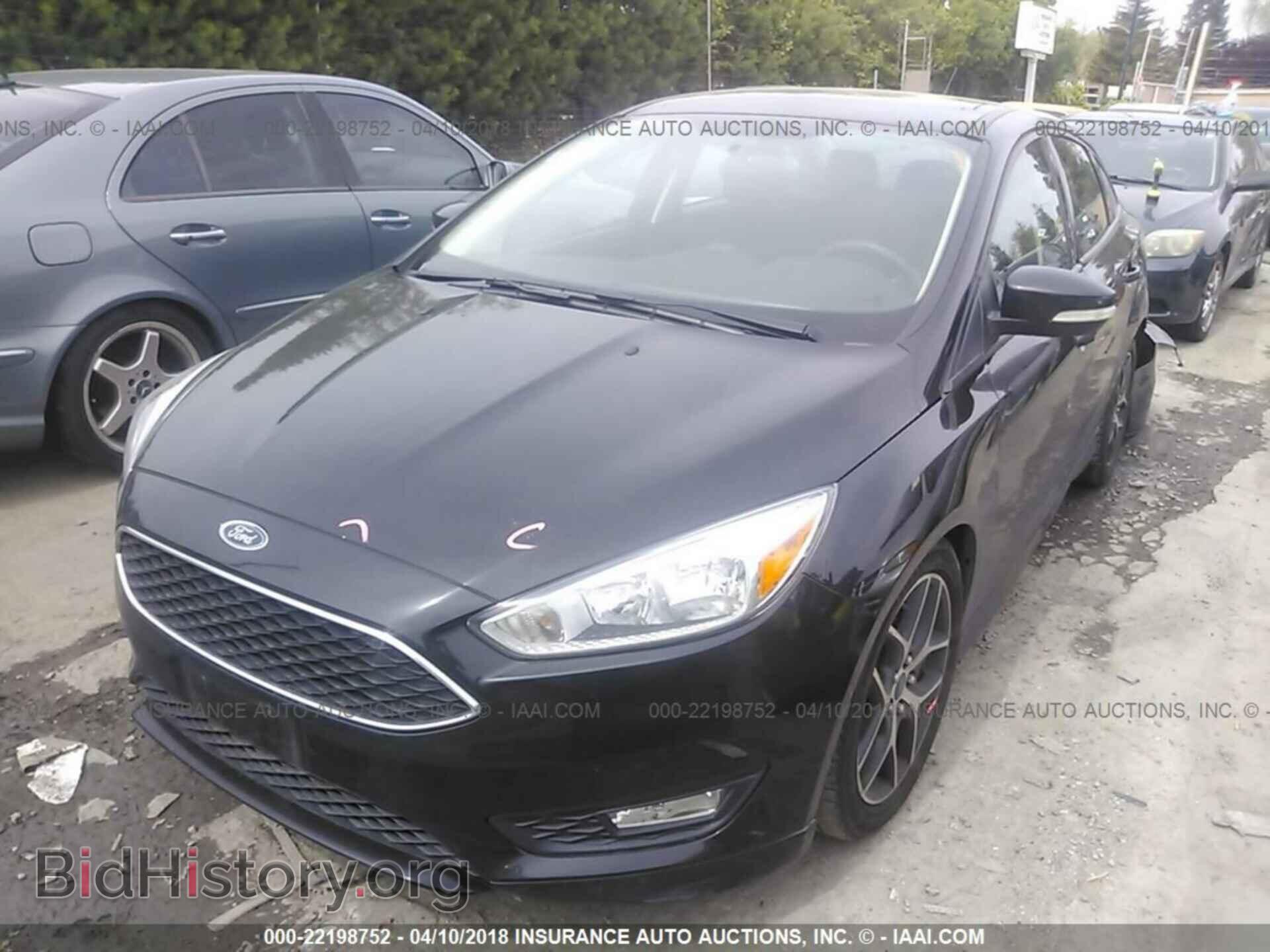 2015 Ford Focus - VIN: 1FADP3F28FL241373 - Photo 2