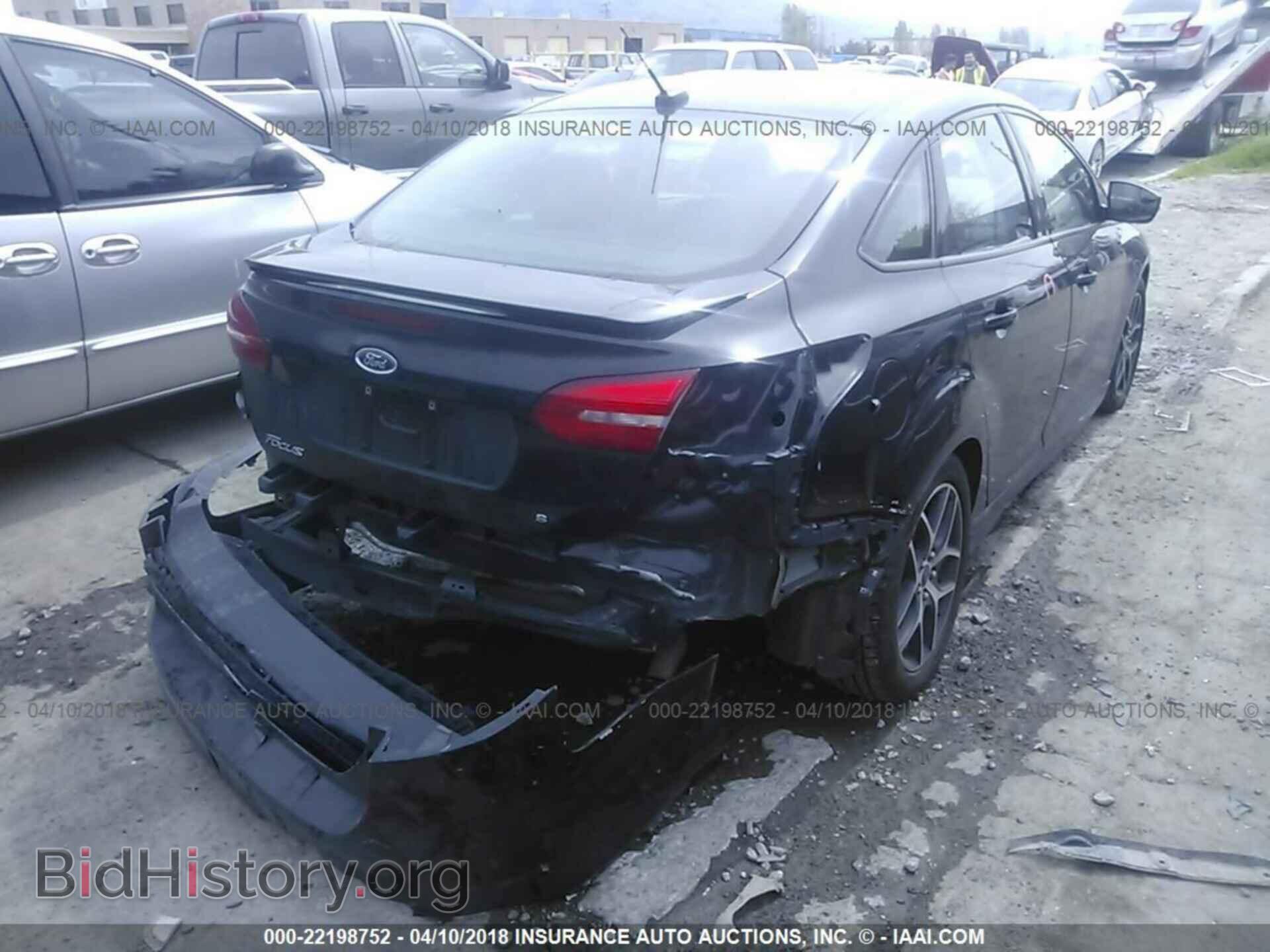 2015 Ford Focus - VIN: 1FADP3F28FL241373 - Photo 4