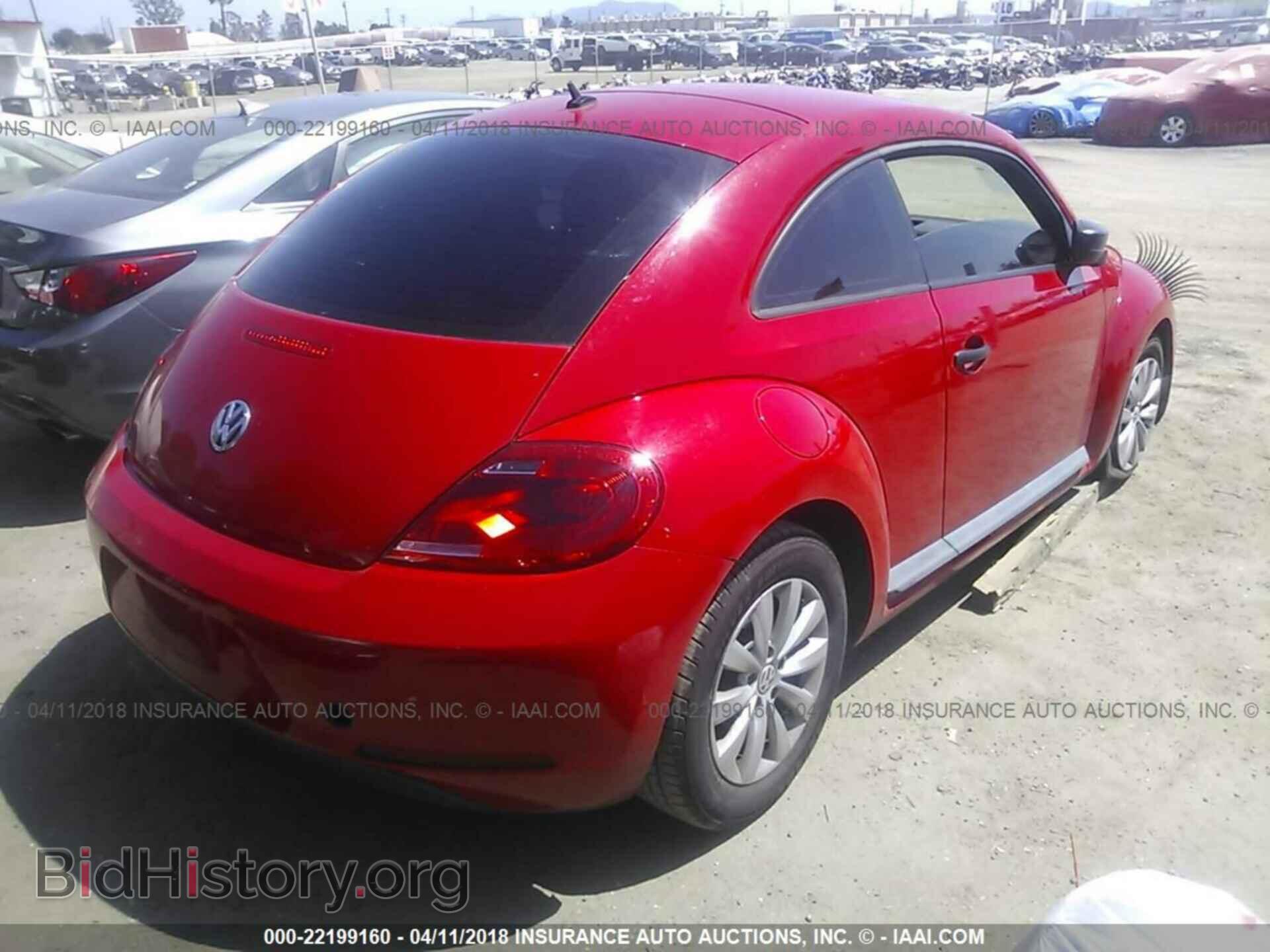 2014 Volkswagen Beetle - VIN: 3VWFP7AT3EM604859 - Фото 4
