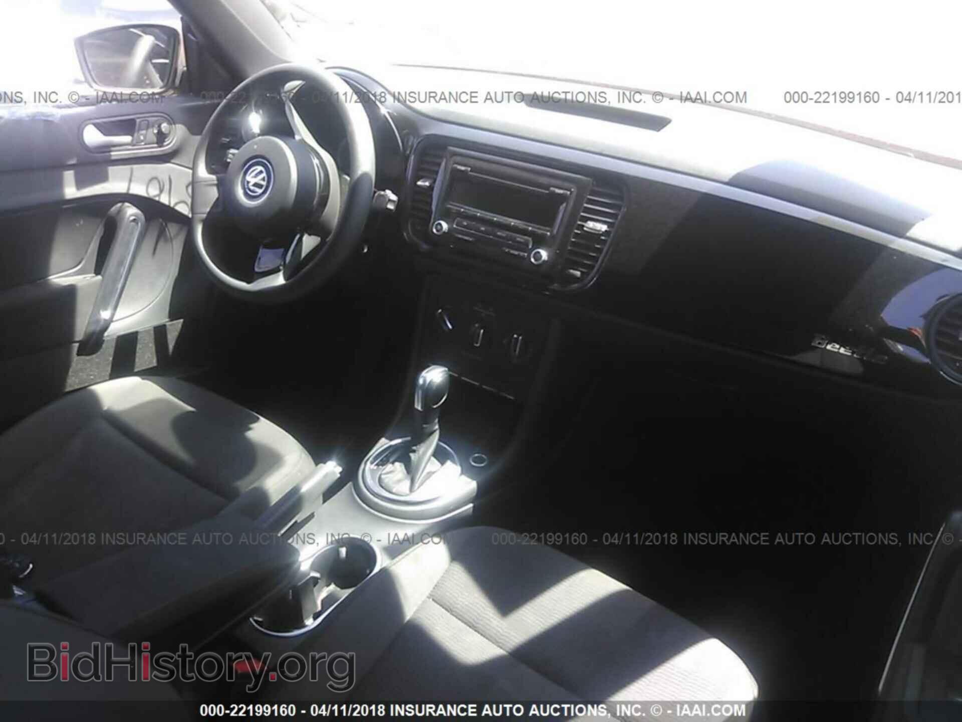 2014 Volkswagen Beetle - VIN: 3VWFP7AT3EM604859 - Фото 5