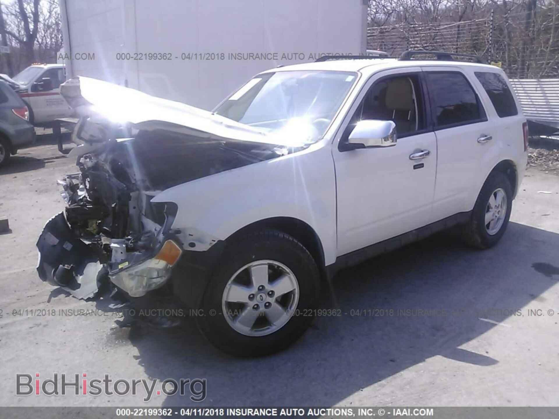 2011 Ford Escape - VIN: 1FMCU9DG7BKB66063 - Photo 2