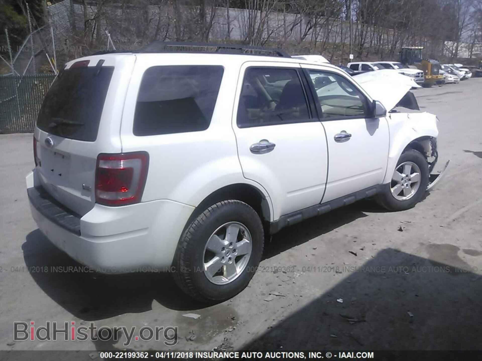 2011 Ford Escape - VIN: 1FMCU9DG7BKB66063 - Photo 4