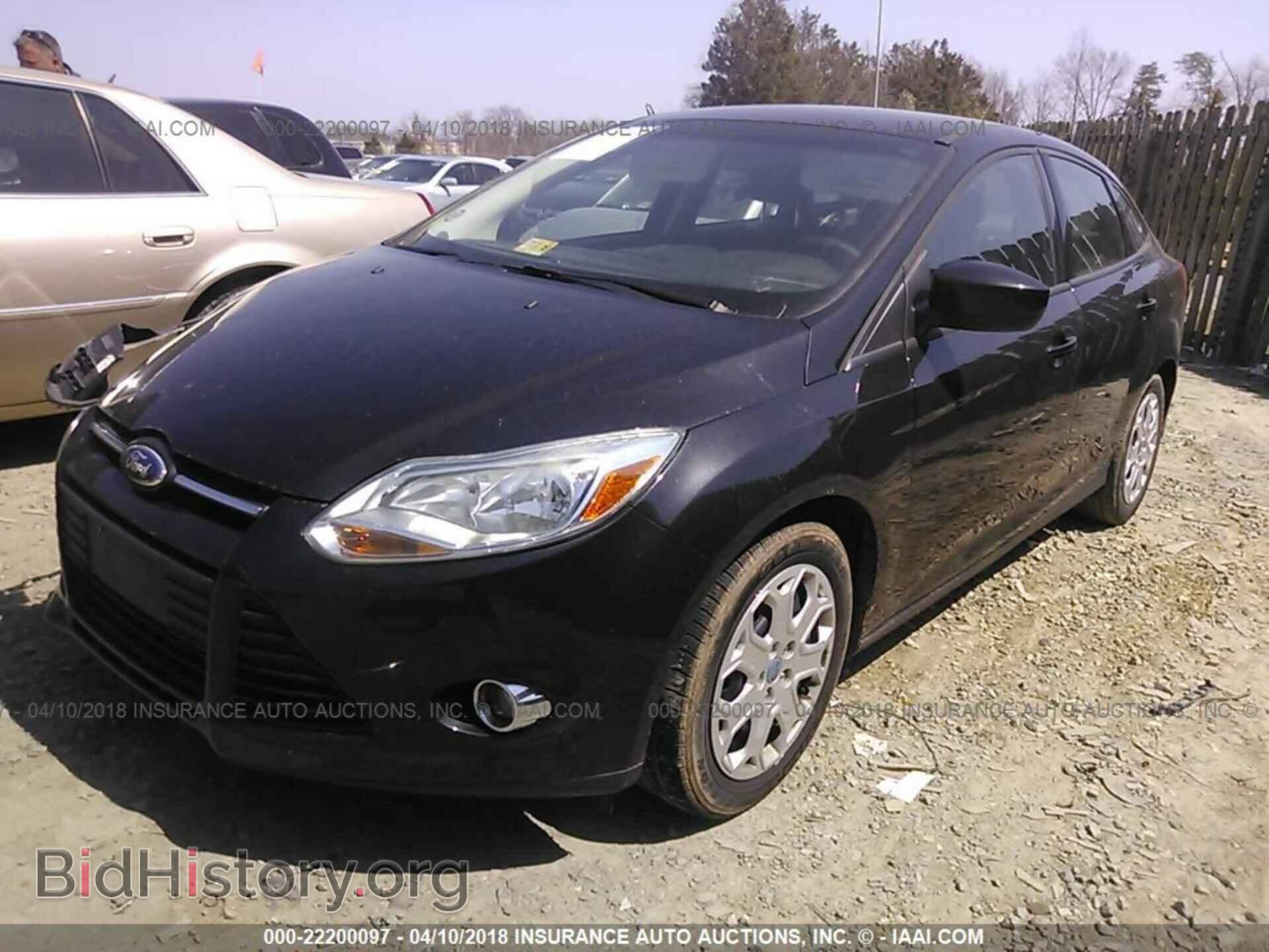 2012 Ford Focus - VIN: 1FAHP3F22CL148569 - Photo 2