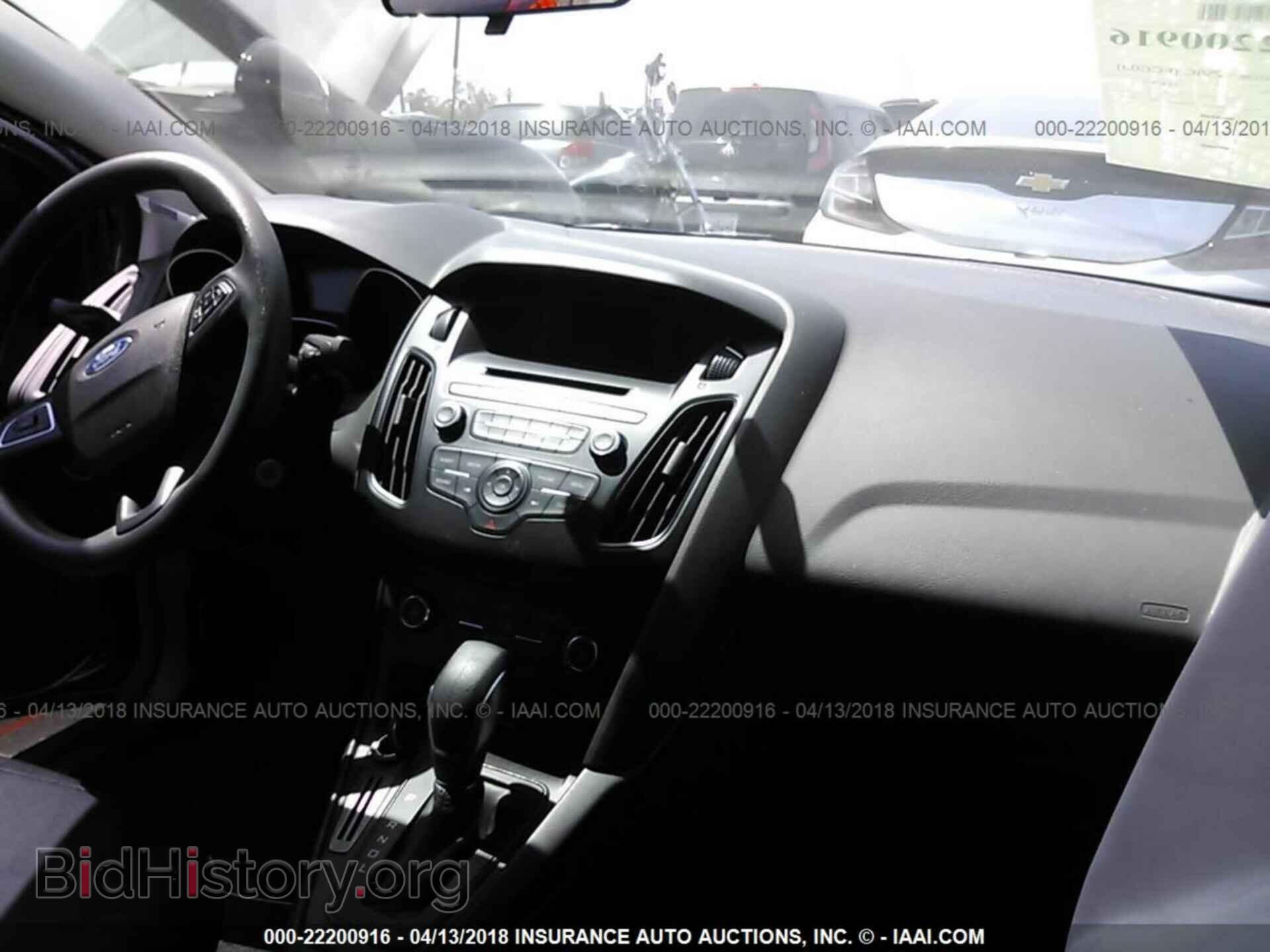 2016 Ford Focus - VIN: 1FADP3E28GL216170 - Photo 5