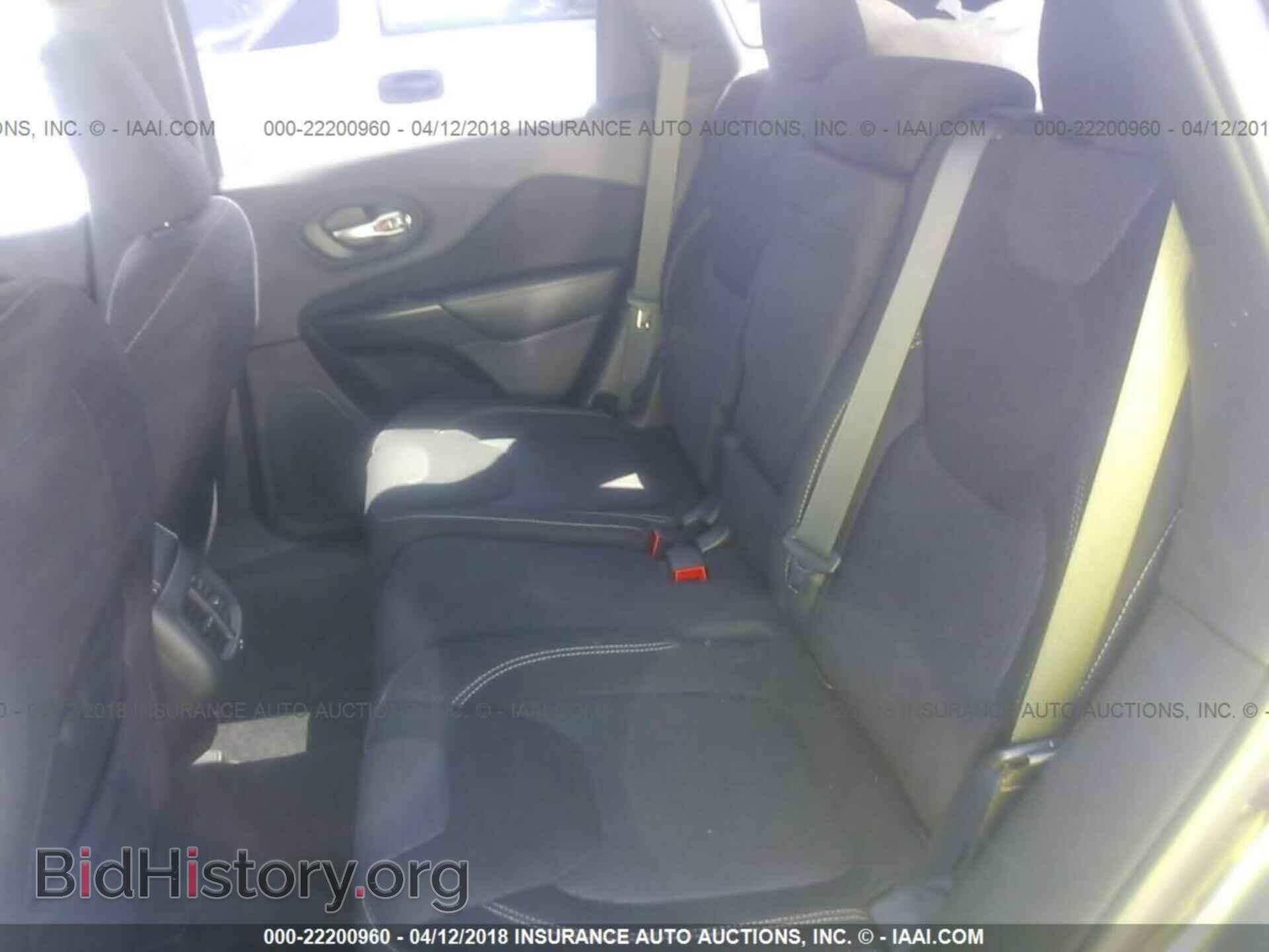 2015 Jeep Cherokee - VIN: 1C4PJLCS2FW643465 - Фото 8