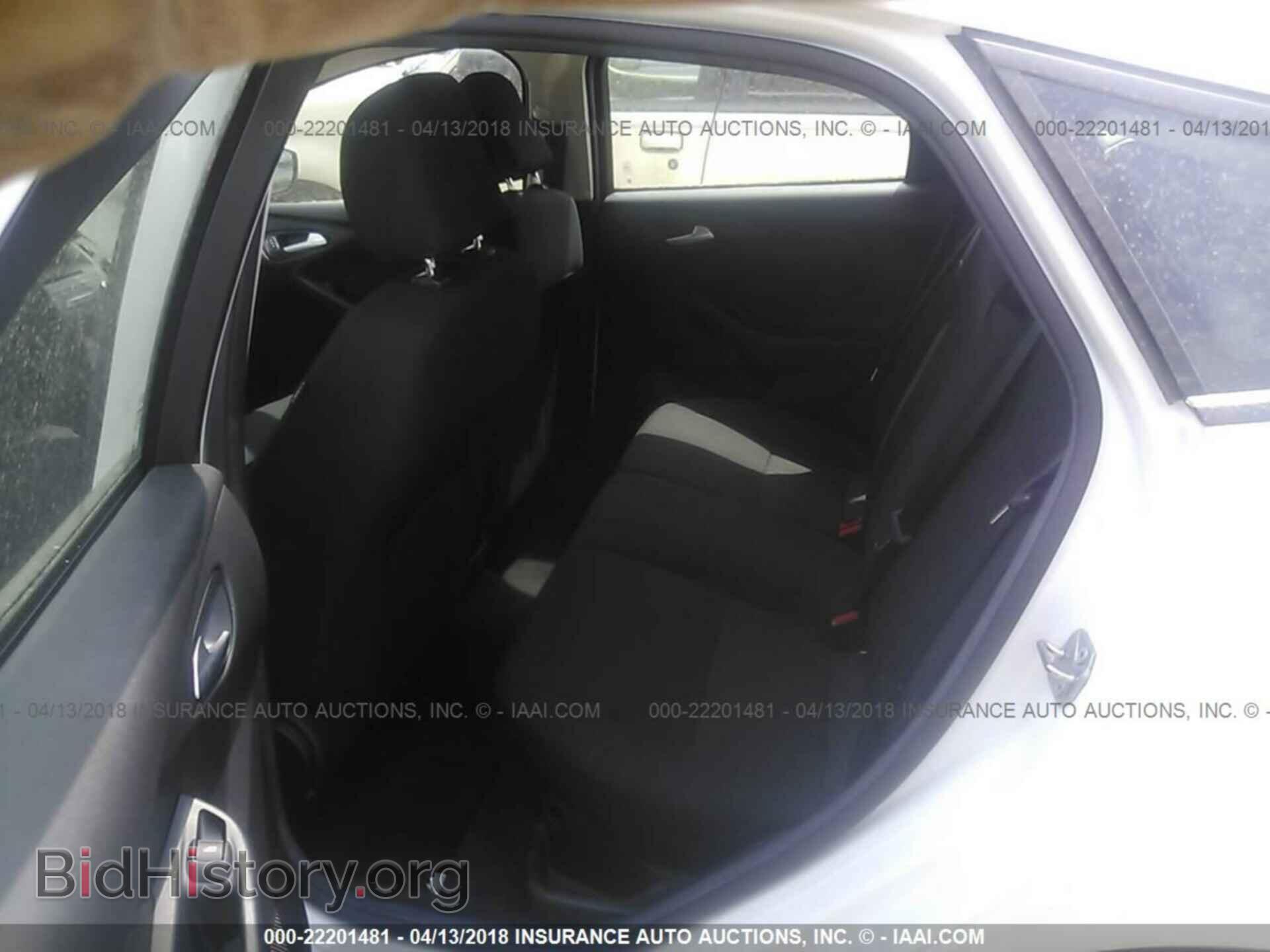 2017 Ford Focus - VIN: 1FADP3K27HL217090 - Photo 8