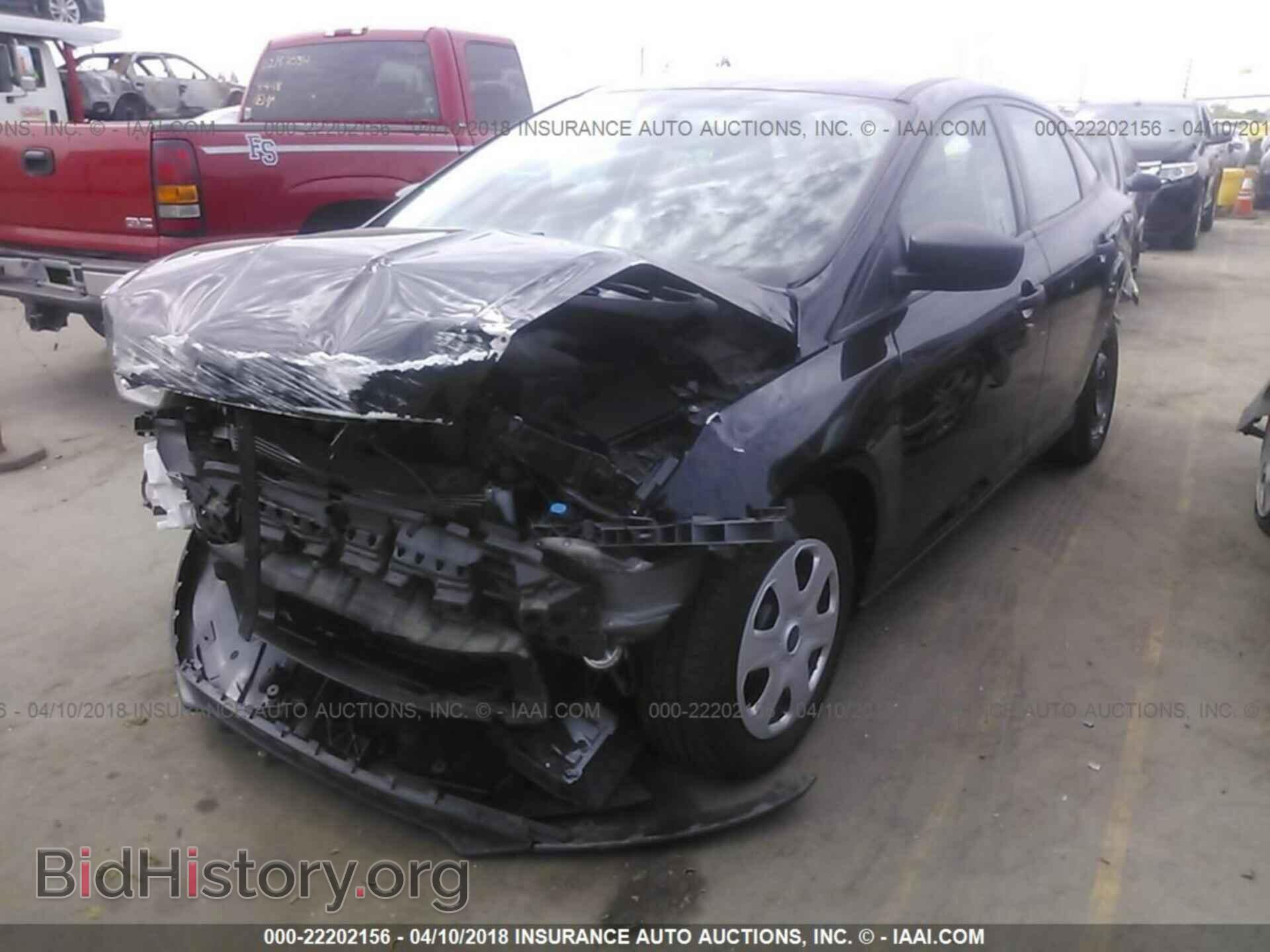 2017 Ford Focus - VIN: 1FADP3E24HL246039 - Photo 2