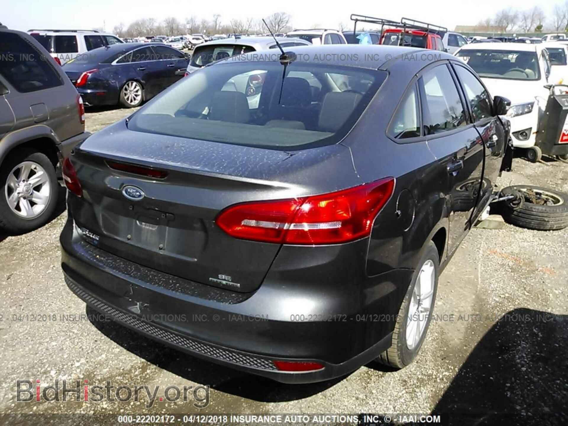 2015 Ford Focus - VIN: 1FADP3F2XFL239284 - Photo 4