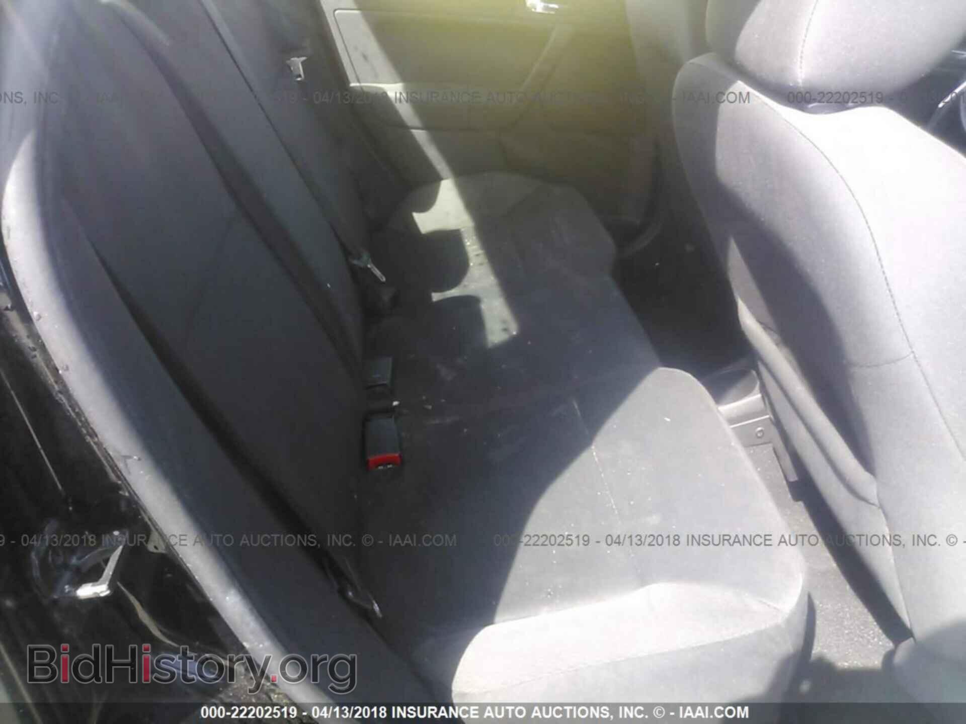 2011 Ford Focus - VIN: 1FAHP3GN9BW199847 - Photo 8