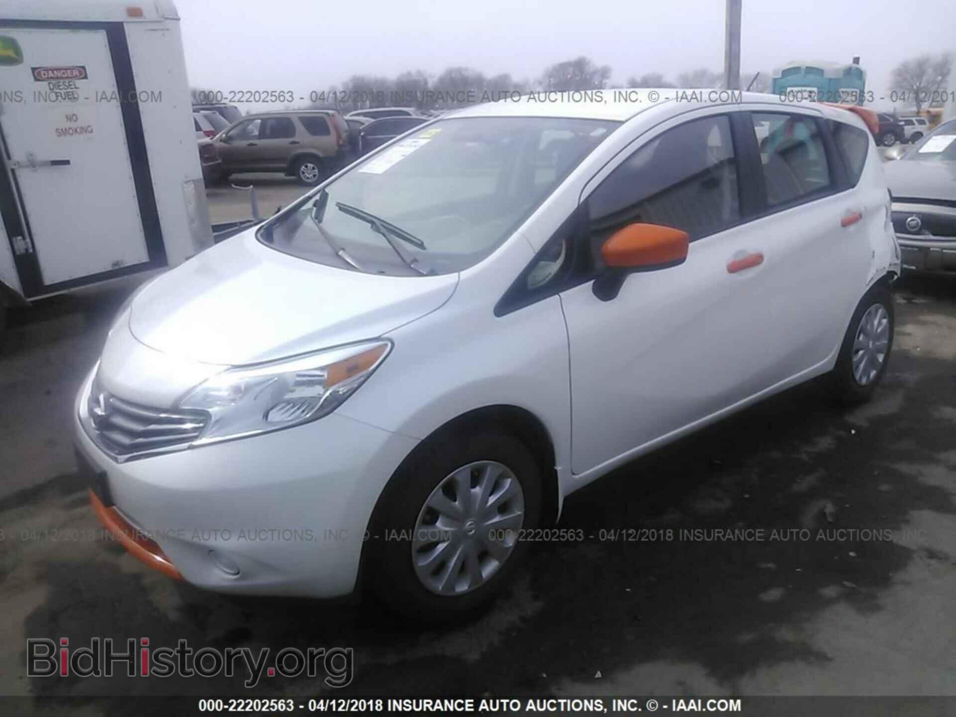 2015 Nissan Versa note - VIN: 3N1CE2CP9FL440235 - Фото 2