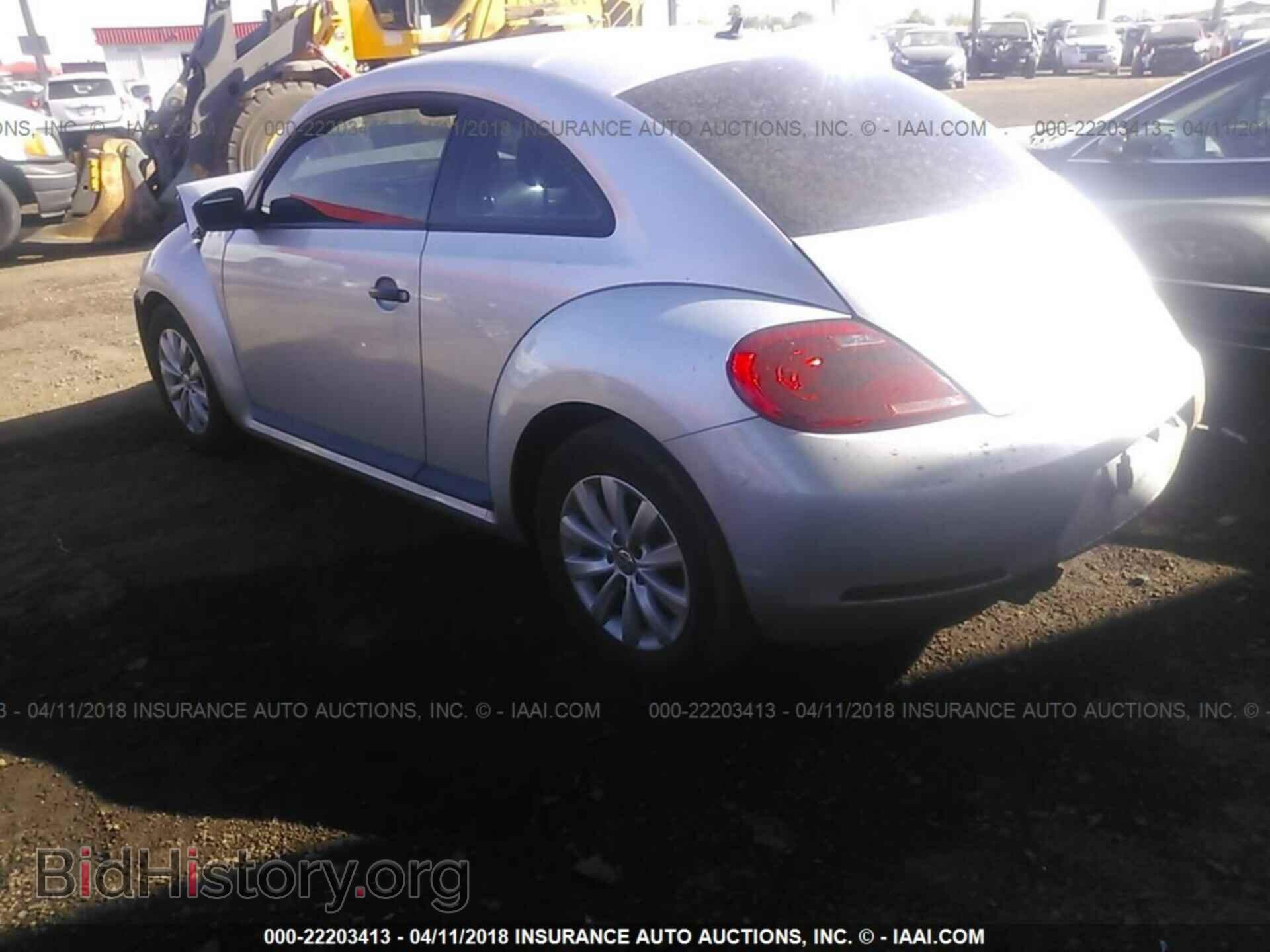 2013 Volkswagen Beetle - VIN: 3VWFP7AT9DM663378 - Фото 3