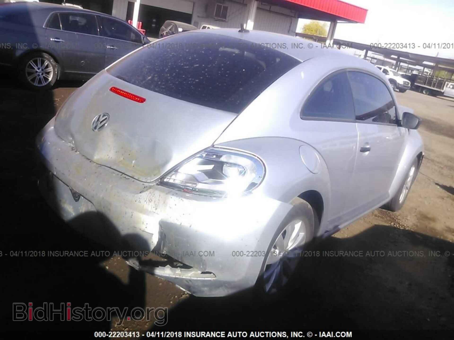 2013 Volkswagen Beetle - VIN: 3VWFP7AT9DM663378 - Фото 4