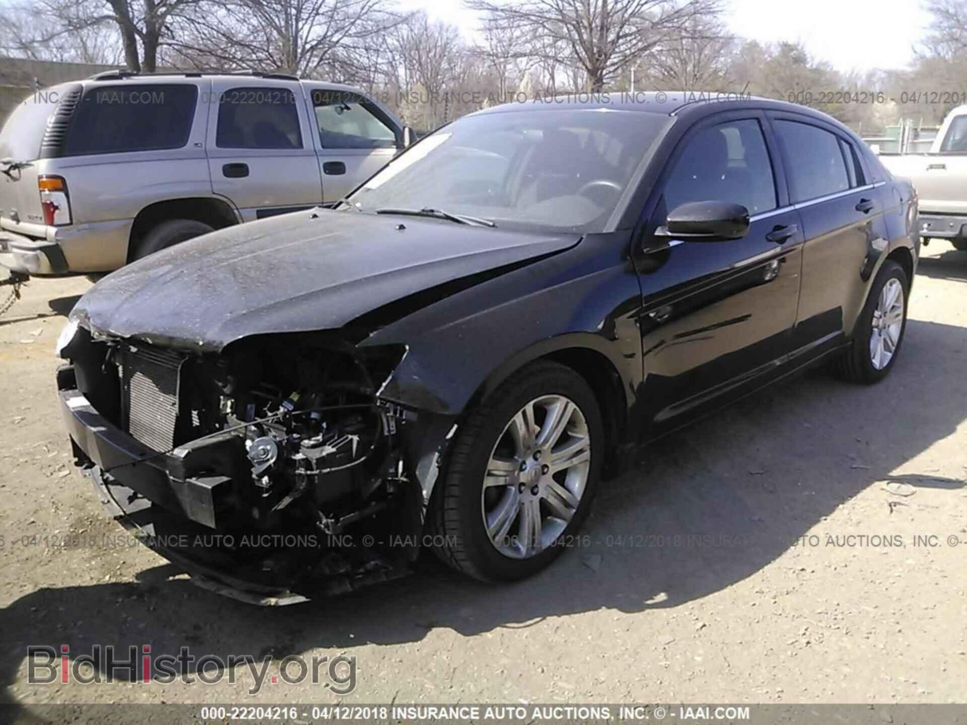 2013 Chrysler 200 - VIN: 1C3CCBAB9DN640057 - Фото 2