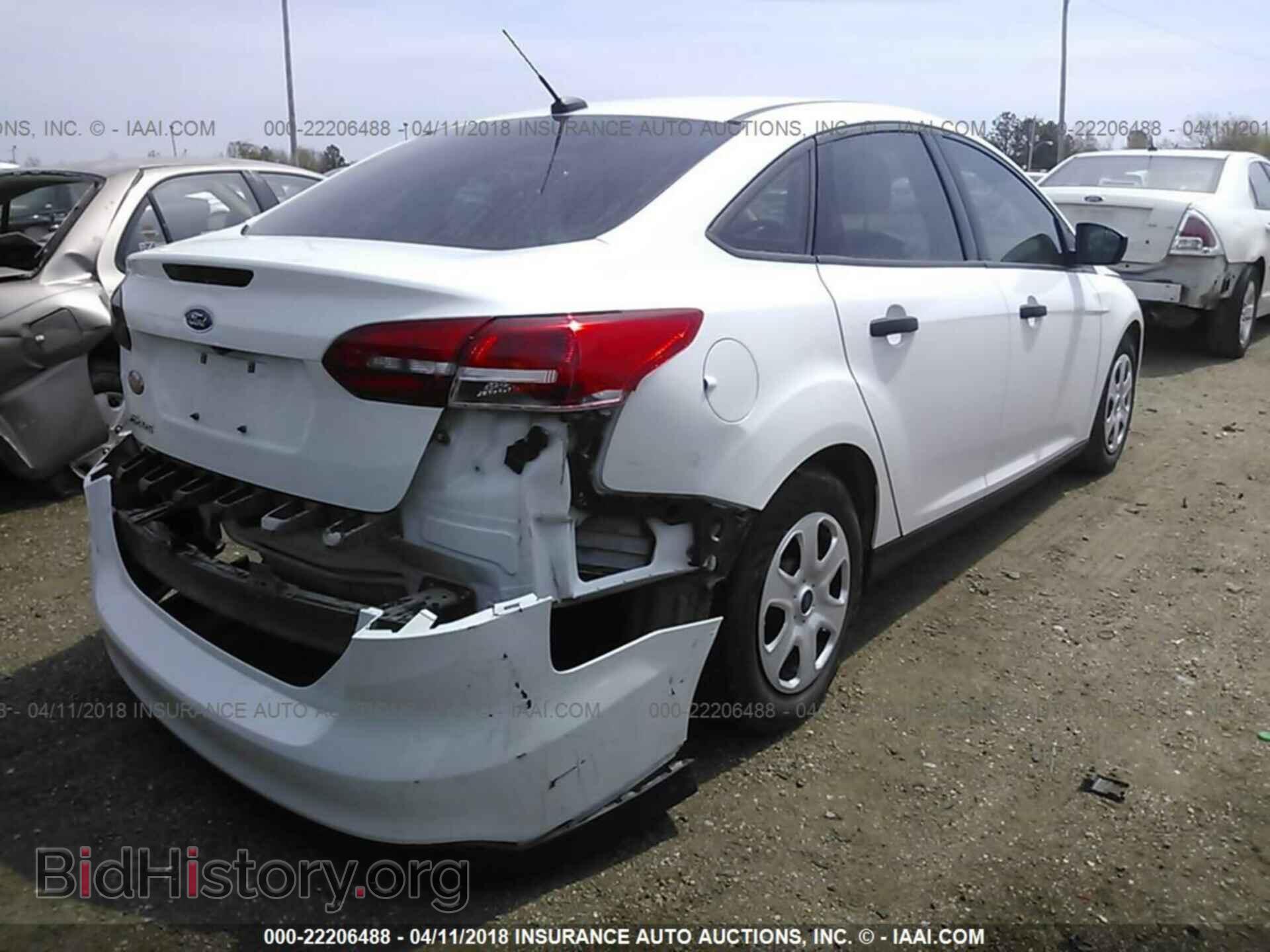 2017 Ford Focus - VIN: 1FADP3E23HL229734 - Photo 4