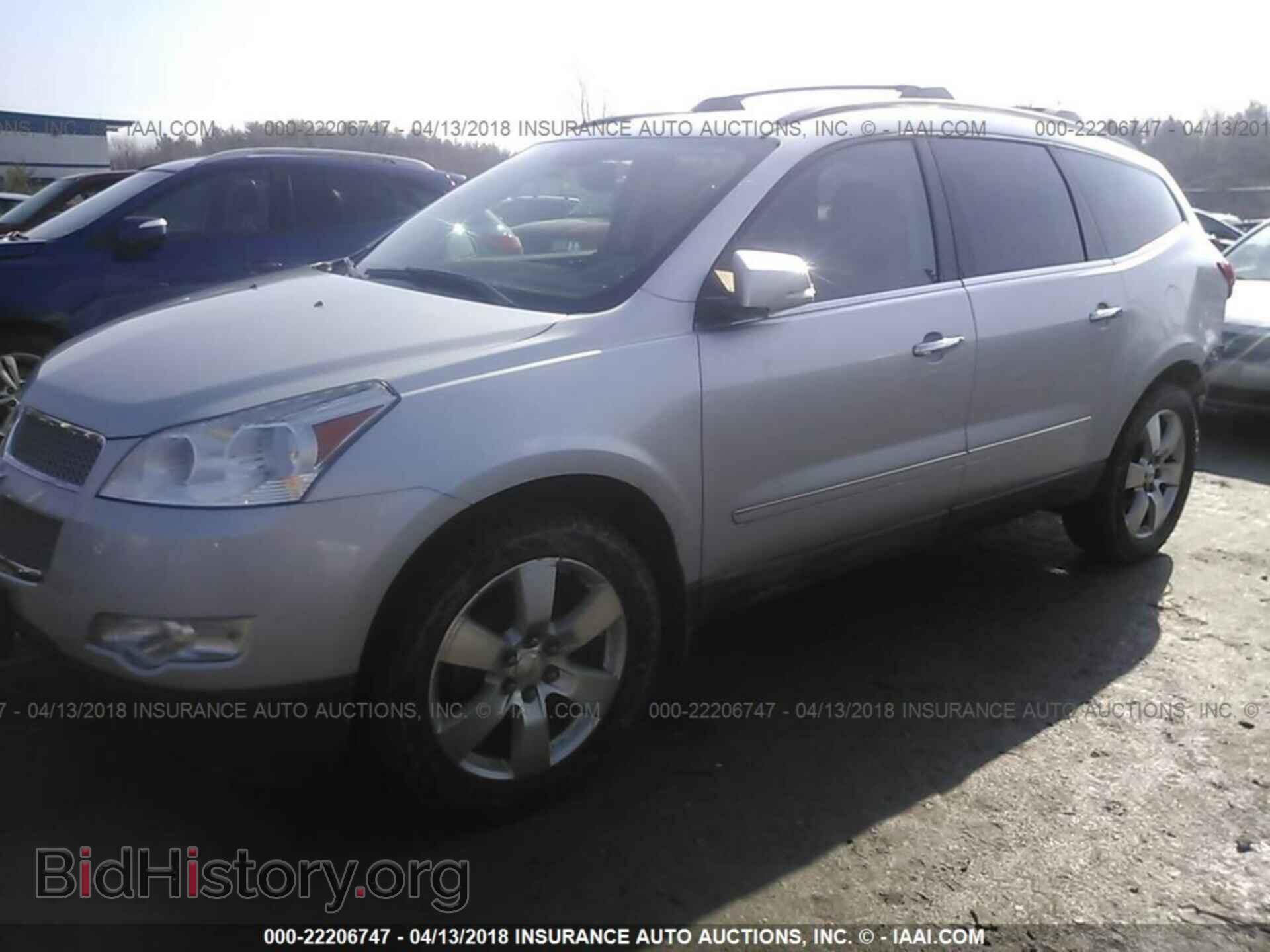 2012 Chevrolet Traverse - VIN: 1GNKVLED4CJ116816 - Фото 2