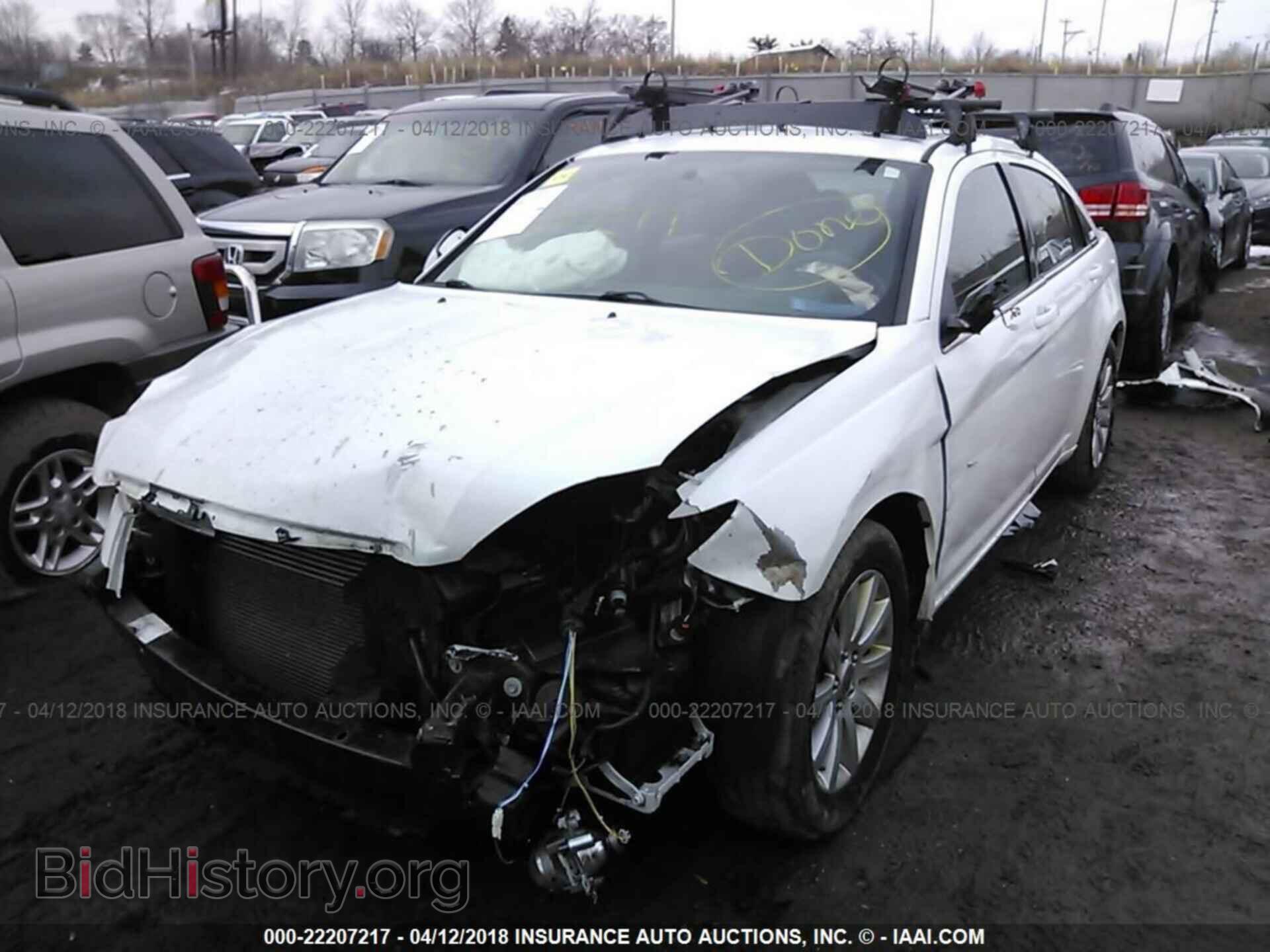 2014 Chrysler 200 - VIN: 1C3CCBBB7EN186522 - Фото 2