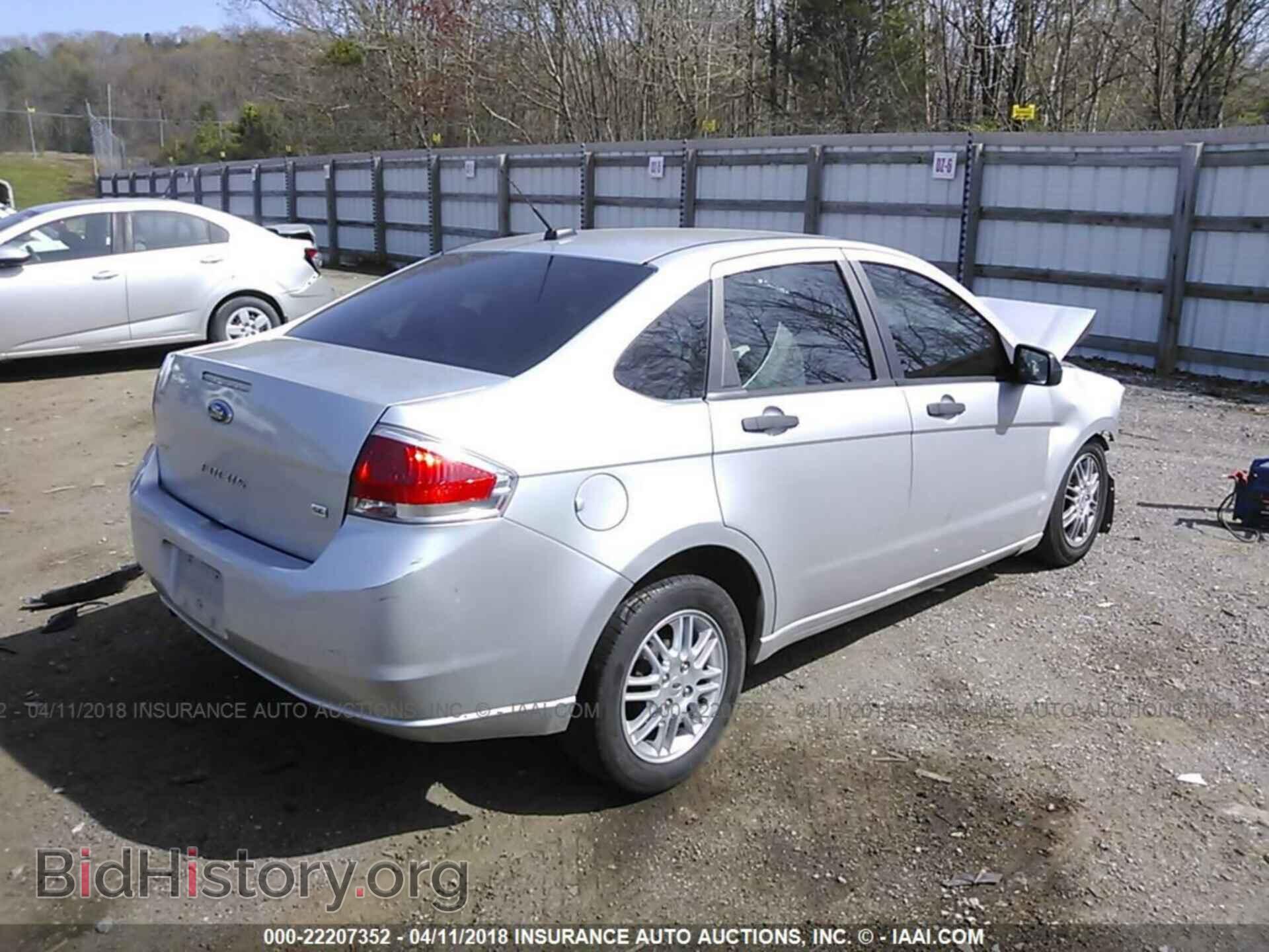 2011 Ford Focus - VIN: 1FAHP3FN3BW175190 - Фото 4