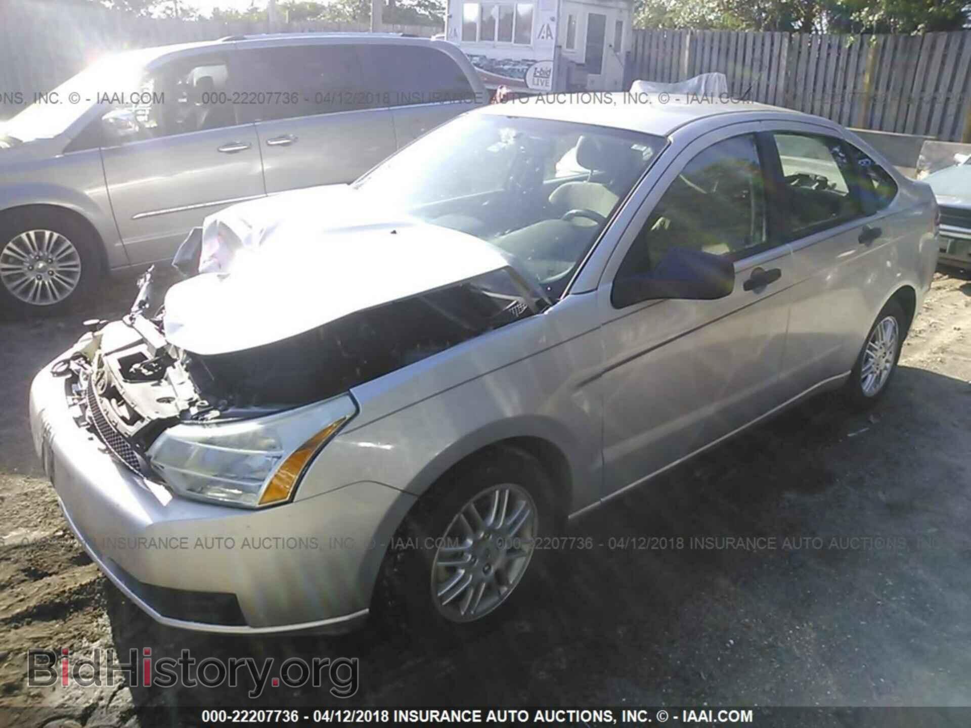 2011 Ford Focus - VIN: 1FAHP3FN8BW169871 - Фото 2
