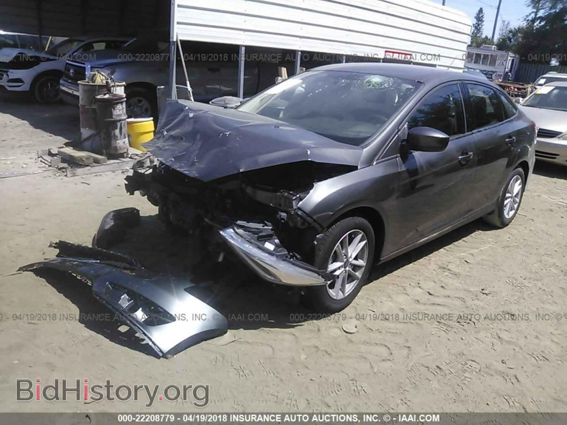 2018 Ford Focus - VIN: 1FADP3F29JL234523 - Фото 2