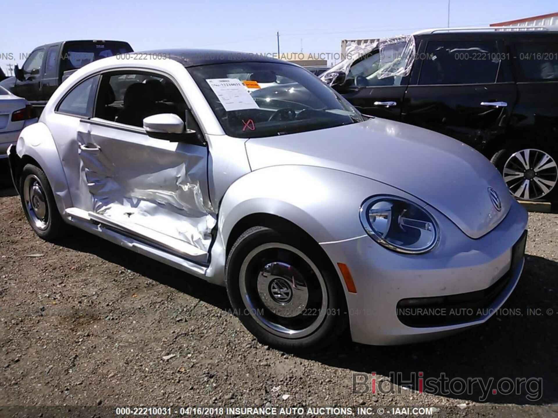 Фотография 3VWJX7AT4DM623333 - Volkswagen Beetle 2013