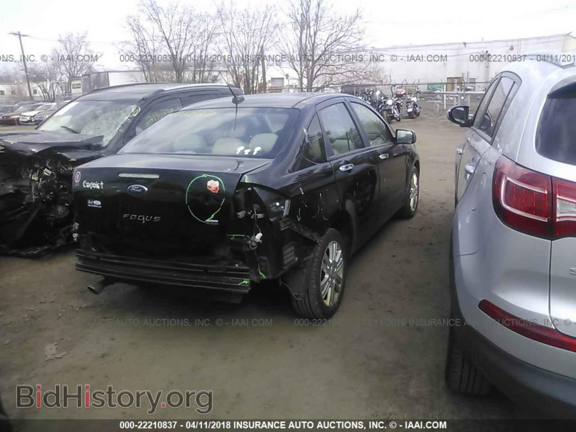 2011 Ford Focus - VIN: 1FAHP3HNXBW100290 - Фото 4