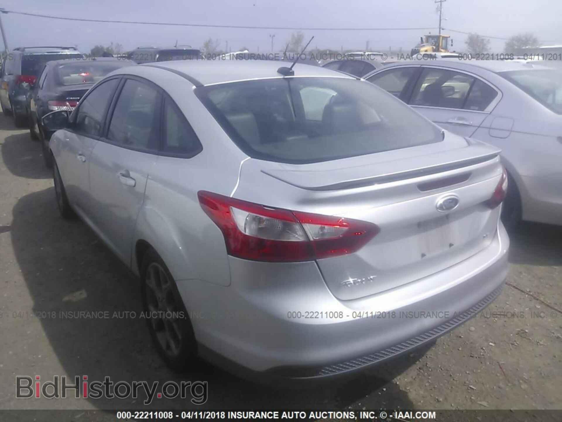 2014 Ford Focus - VIN: 1FADP3F23EL132270 - Photo 3