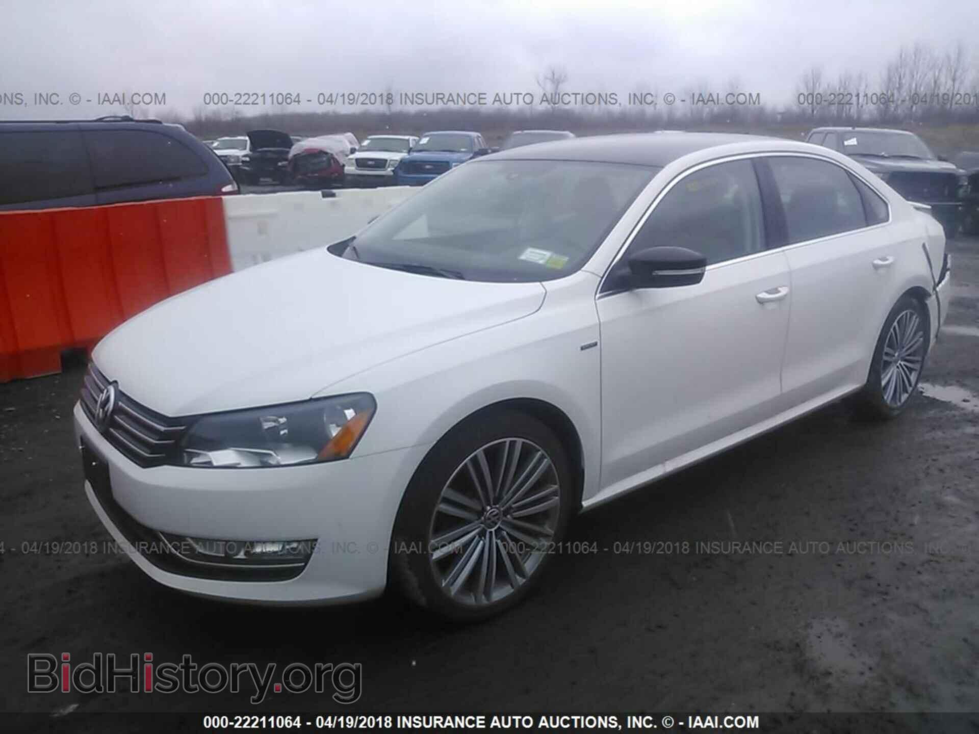 2015 Volkswagen Passat - VIN: 1VWBT7A37FC017884 - Фото 2