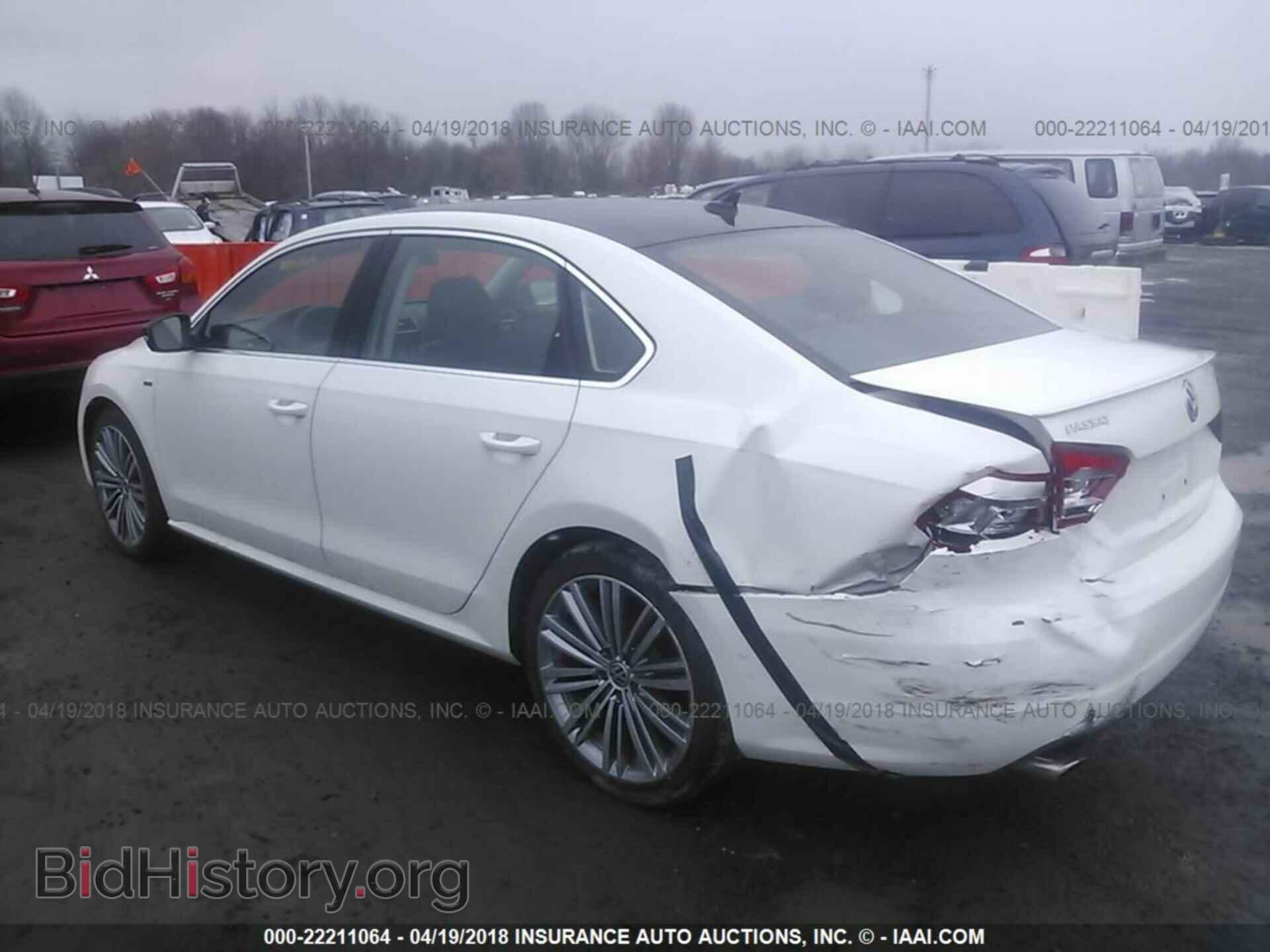 2015 Volkswagen Passat - VIN: 1VWBT7A37FC017884 - Фото 3