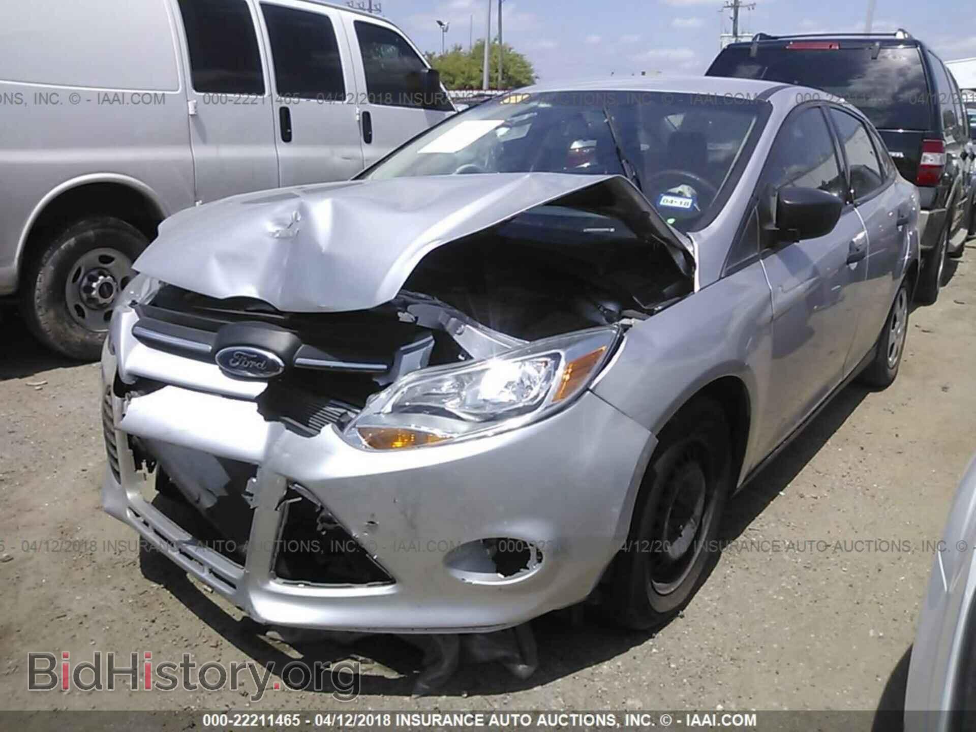 2013 Ford Focus - VIN: 1FADP3E22DL318804 - Photo 2