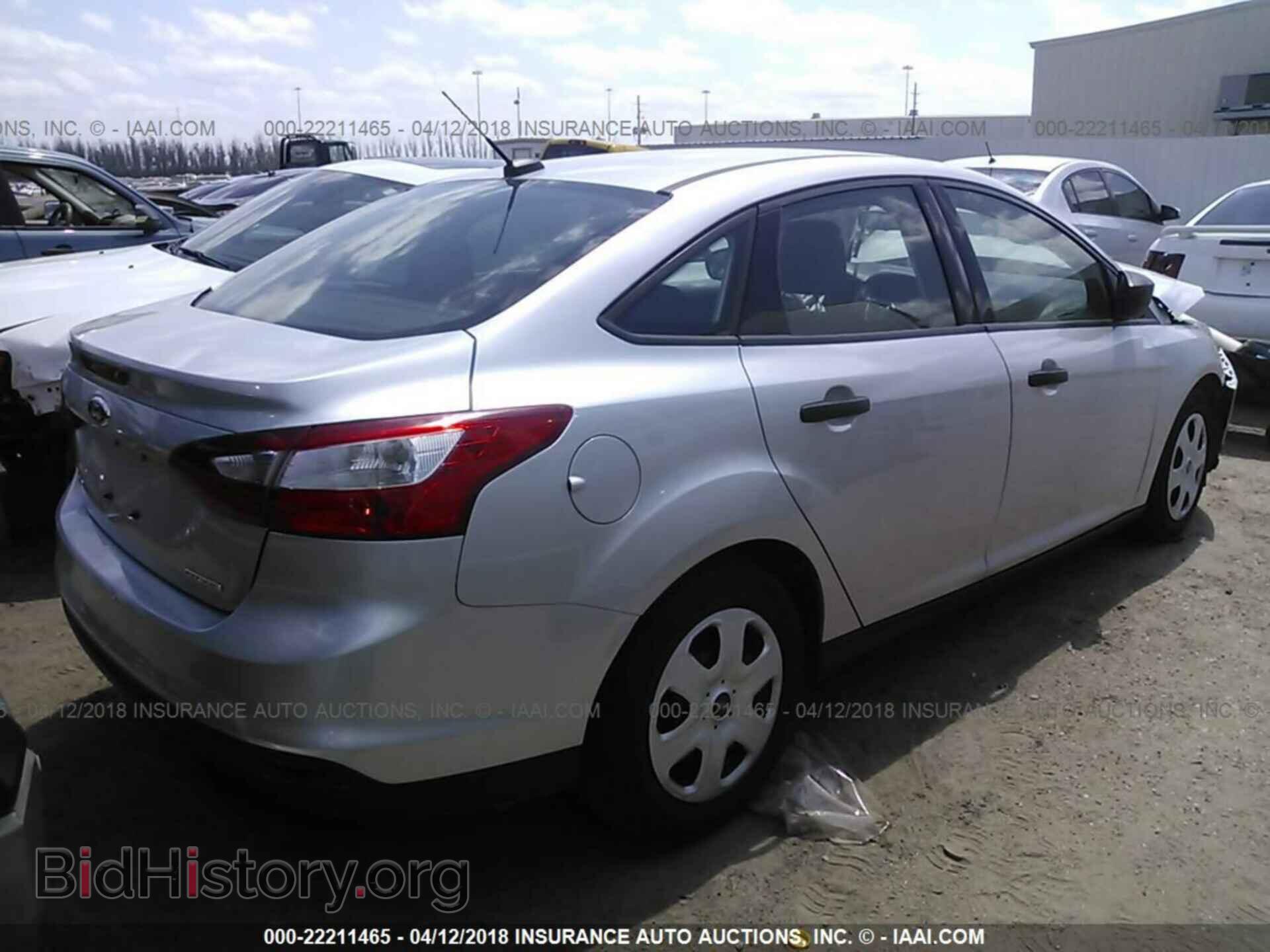2013 Ford Focus - VIN: 1FADP3E22DL318804 - Photo 4