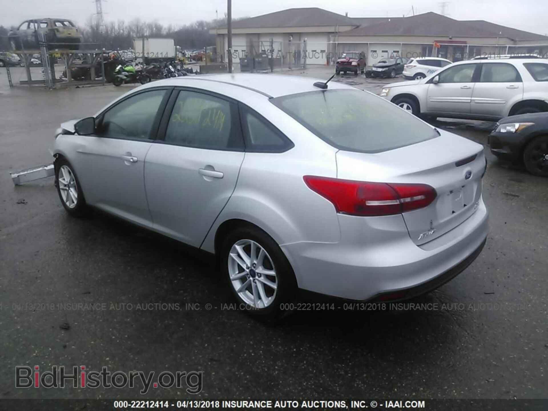 2016 Ford Focus - VIN: 1FADP3F22GL284933 - Photo 3