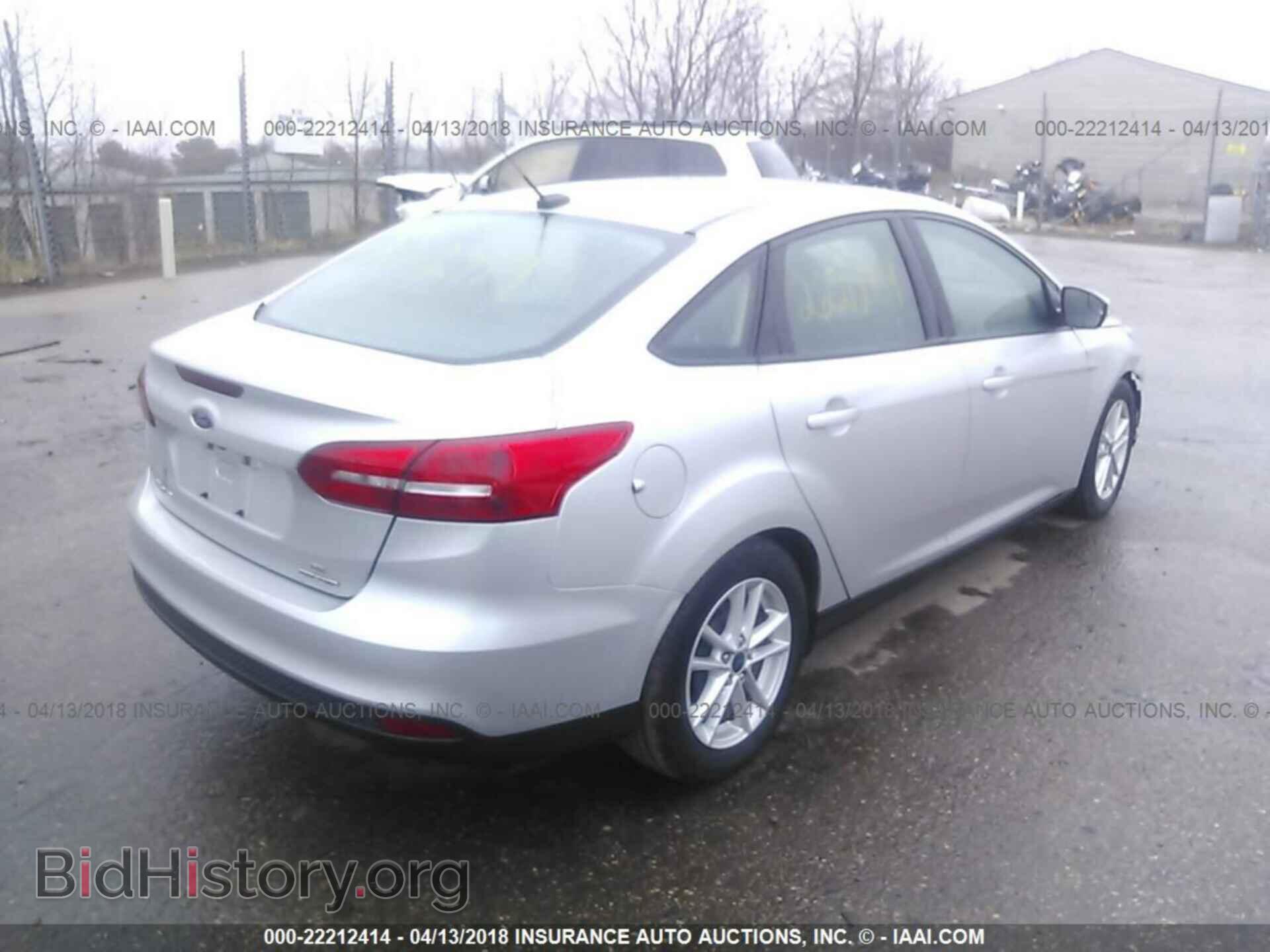2016 Ford Focus - VIN: 1FADP3F22GL284933 - Photo 4