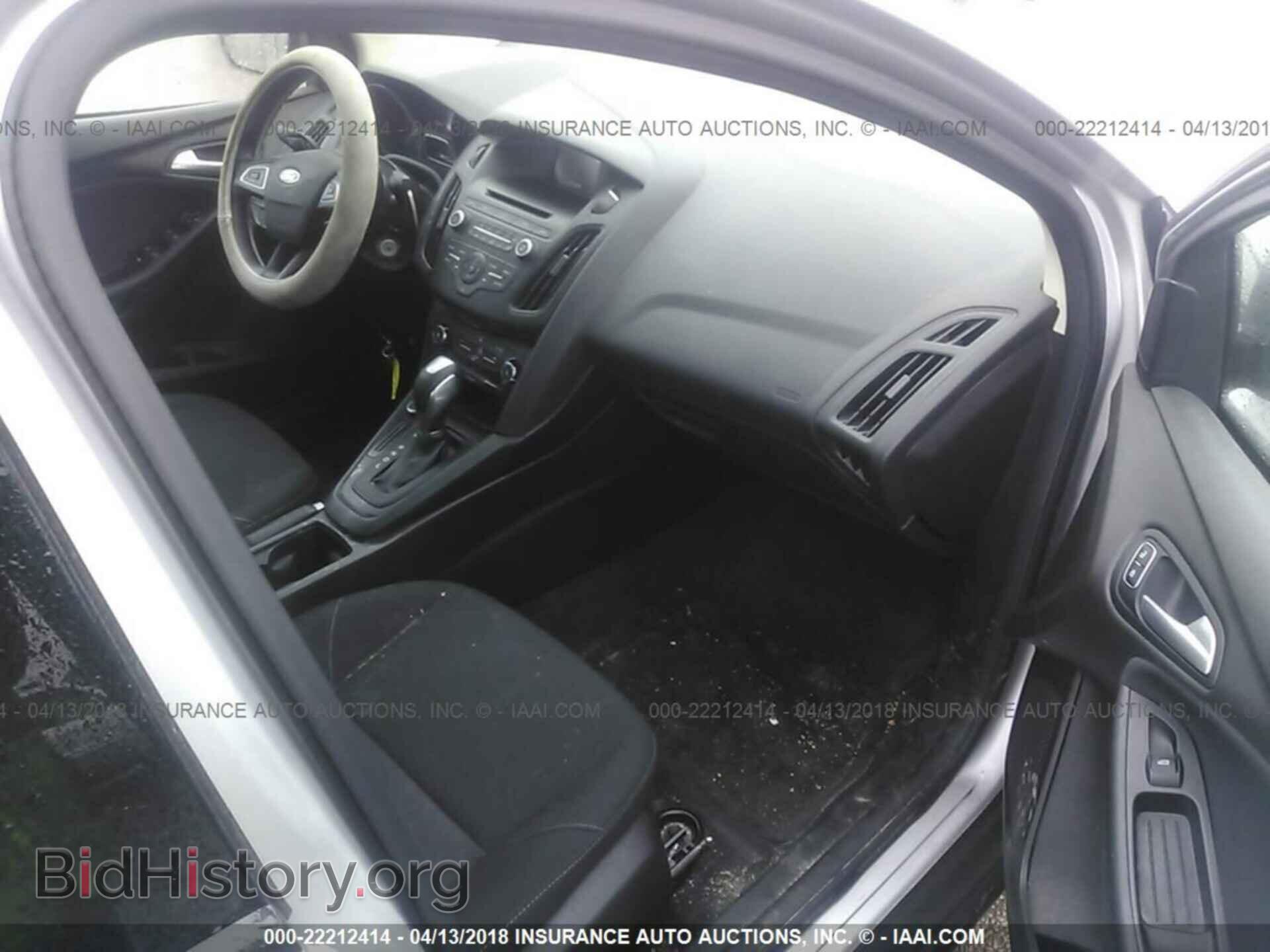 2016 Ford Focus - VIN: 1FADP3F22GL284933 - Photo 5