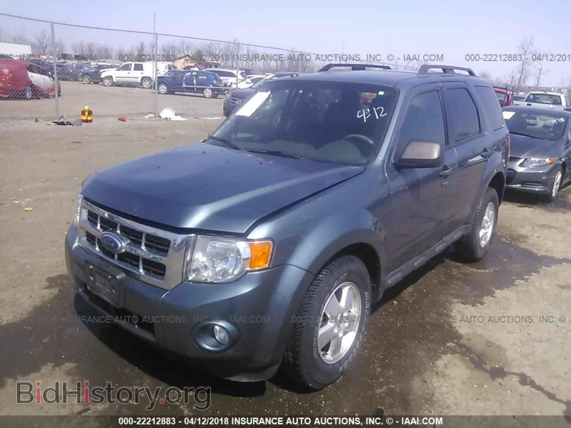 2012 Ford Escape - VIN: 1FMCU9DG0CKA05233 - Photo 2
