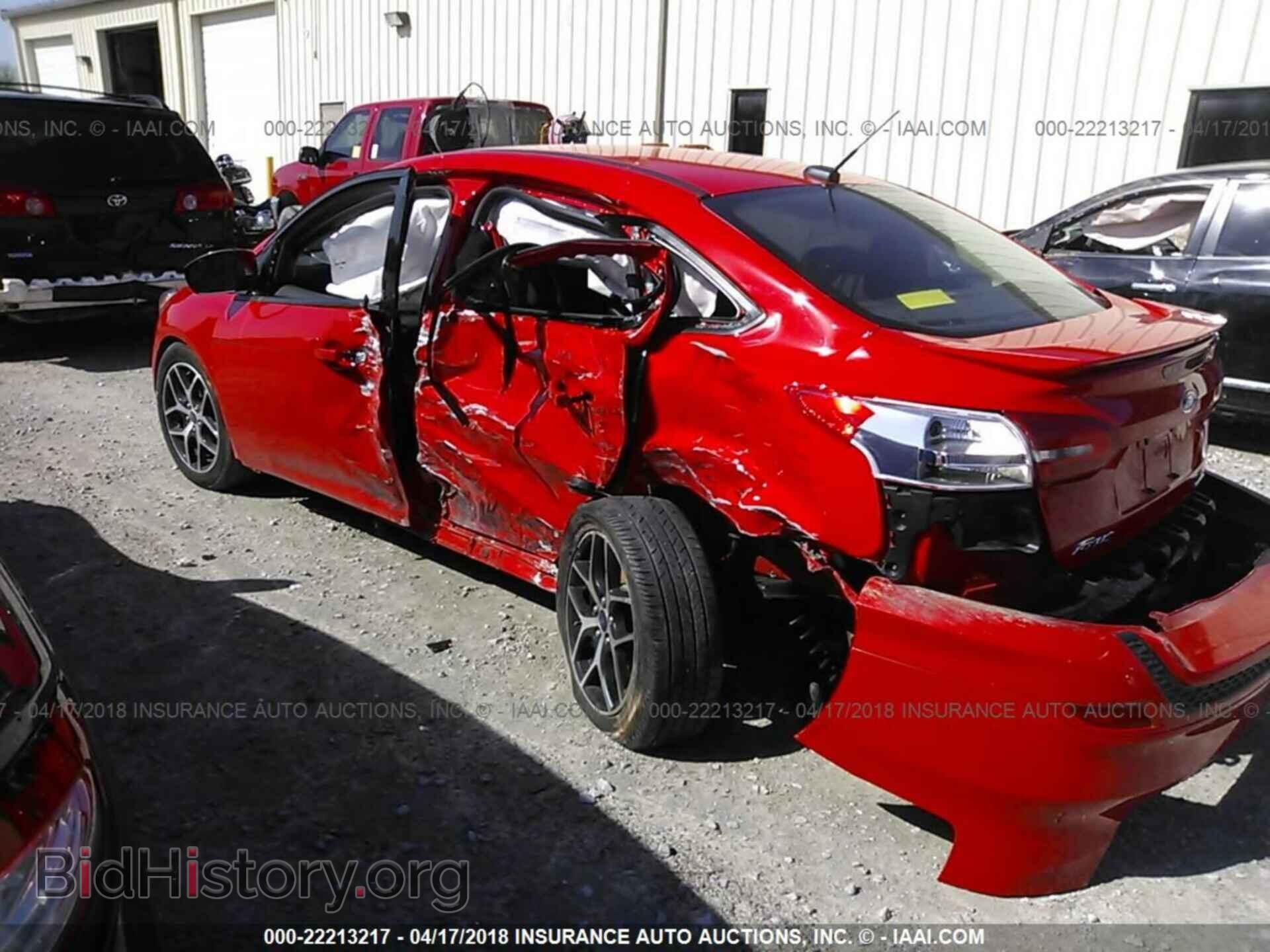 2016 Ford Focus - VIN: 1FADP3F29GL356632 - Photo 3