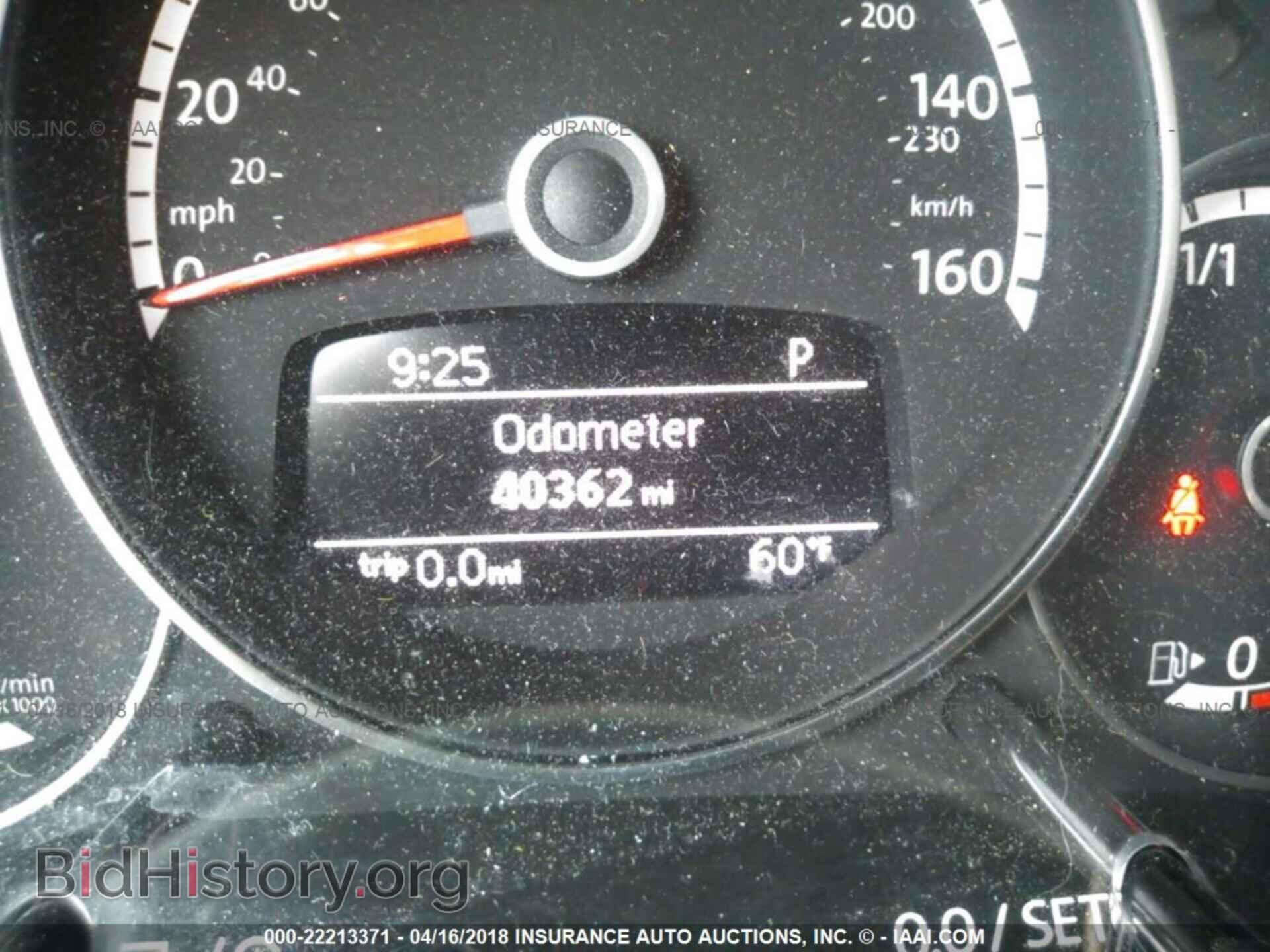 2014 Volkswagen Beetle - VIN: 3VWJP7AT3EM630176 - Фото 7