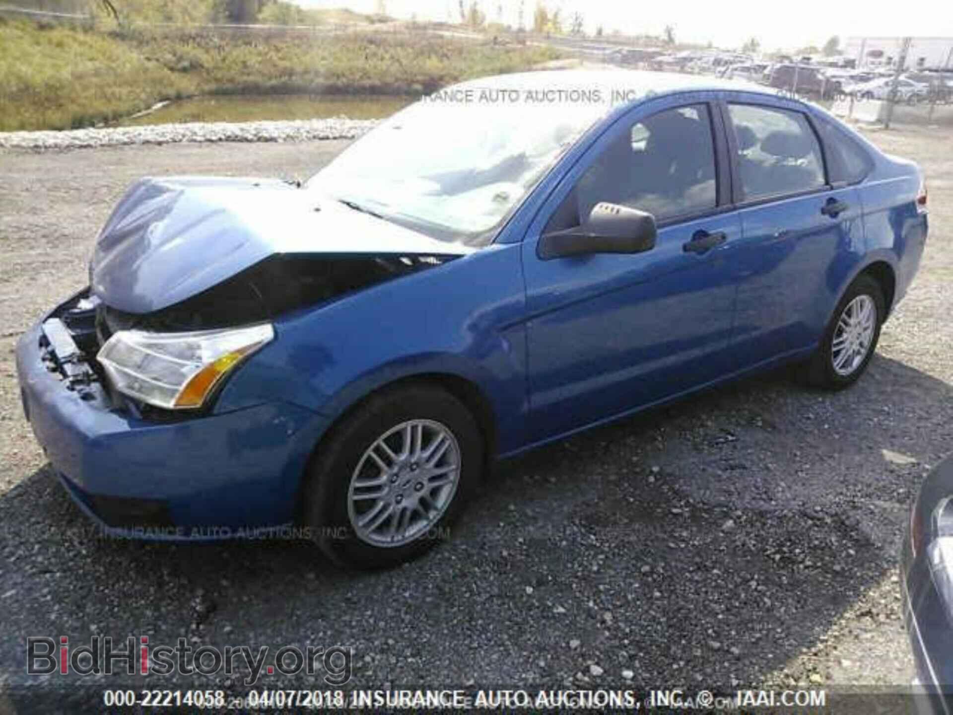 2011 Ford Focus - VIN: 1FAHP3FN8BW129371 - Фото 2