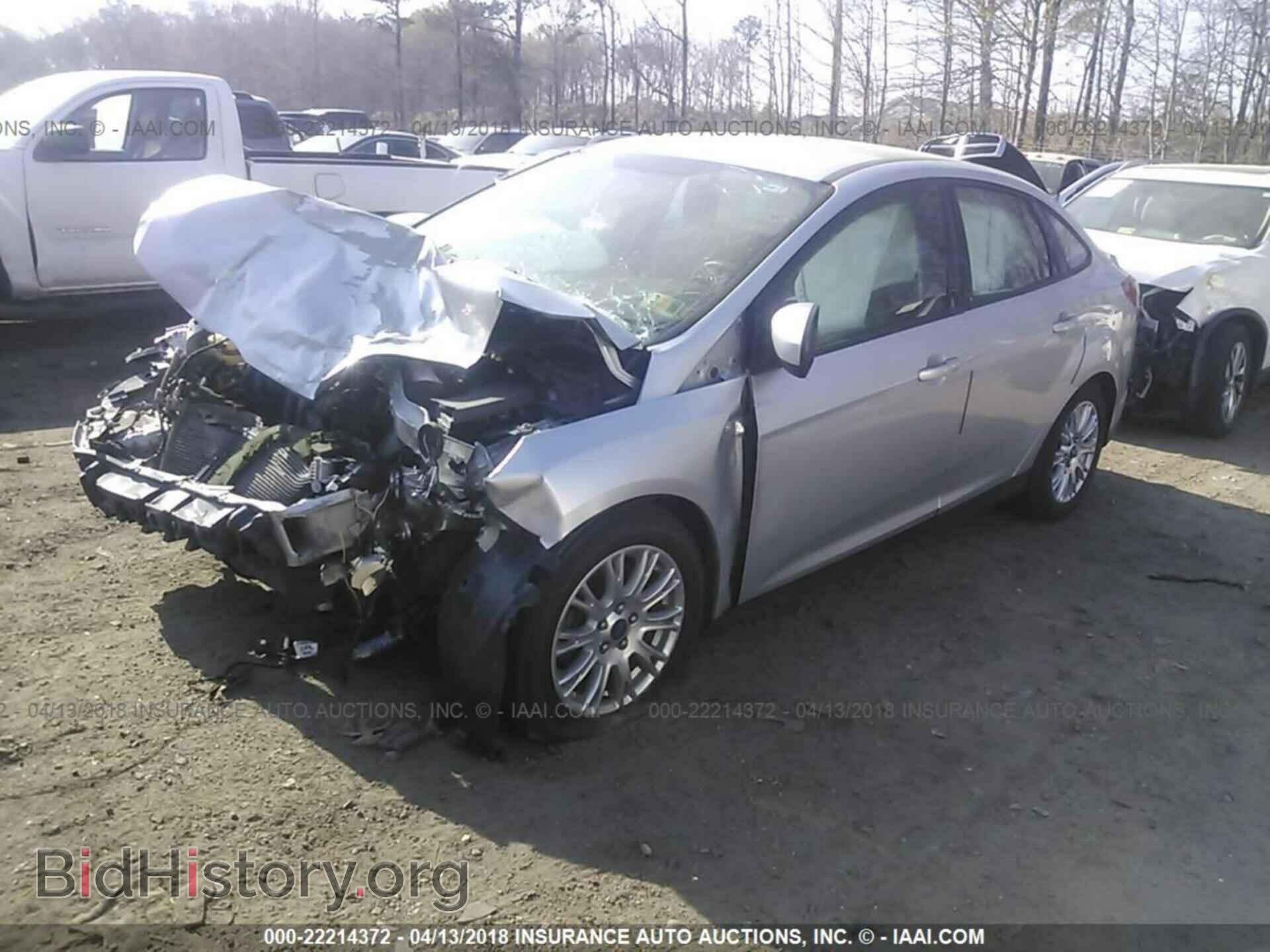 2012 Ford Focus - VIN: 1FAHP3F21CL142021 - Фото 2