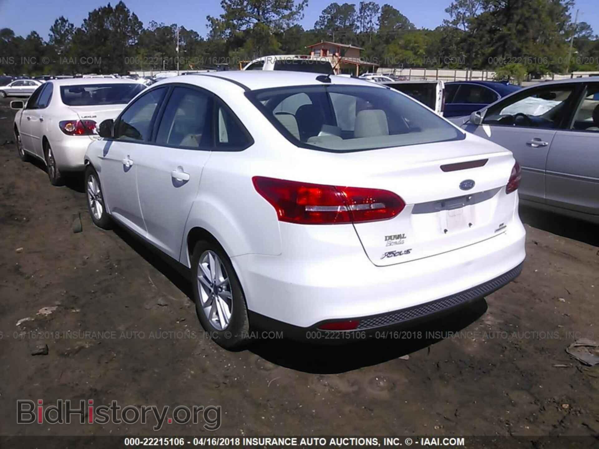 2015 Ford Focus - VIN: 1FADP3F20FL262671 - Photo 3