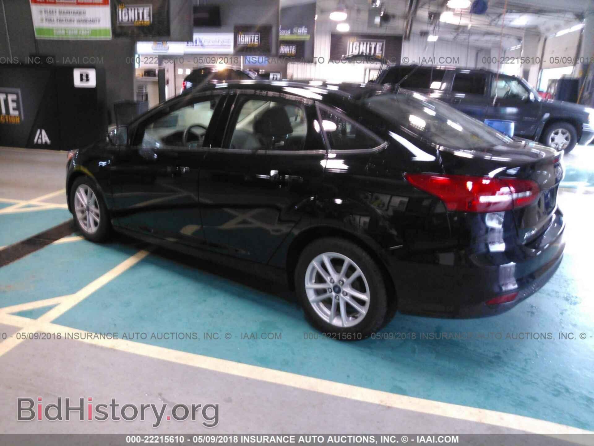 2017 Ford Focus - VIN: 1FADP3F25HL257047 - Photo 3