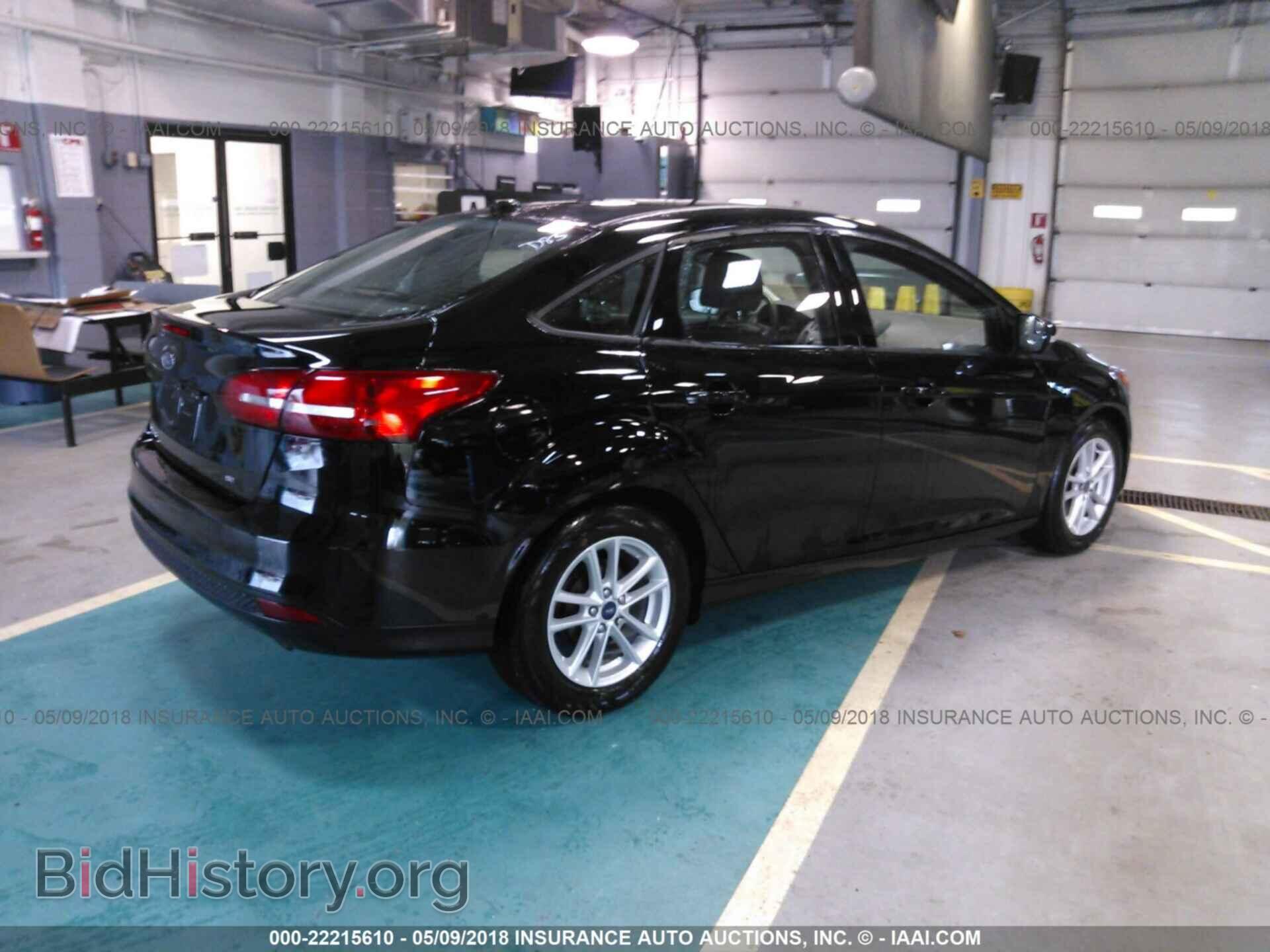 2017 Ford Focus - VIN: 1FADP3F25HL257047 - Photo 4