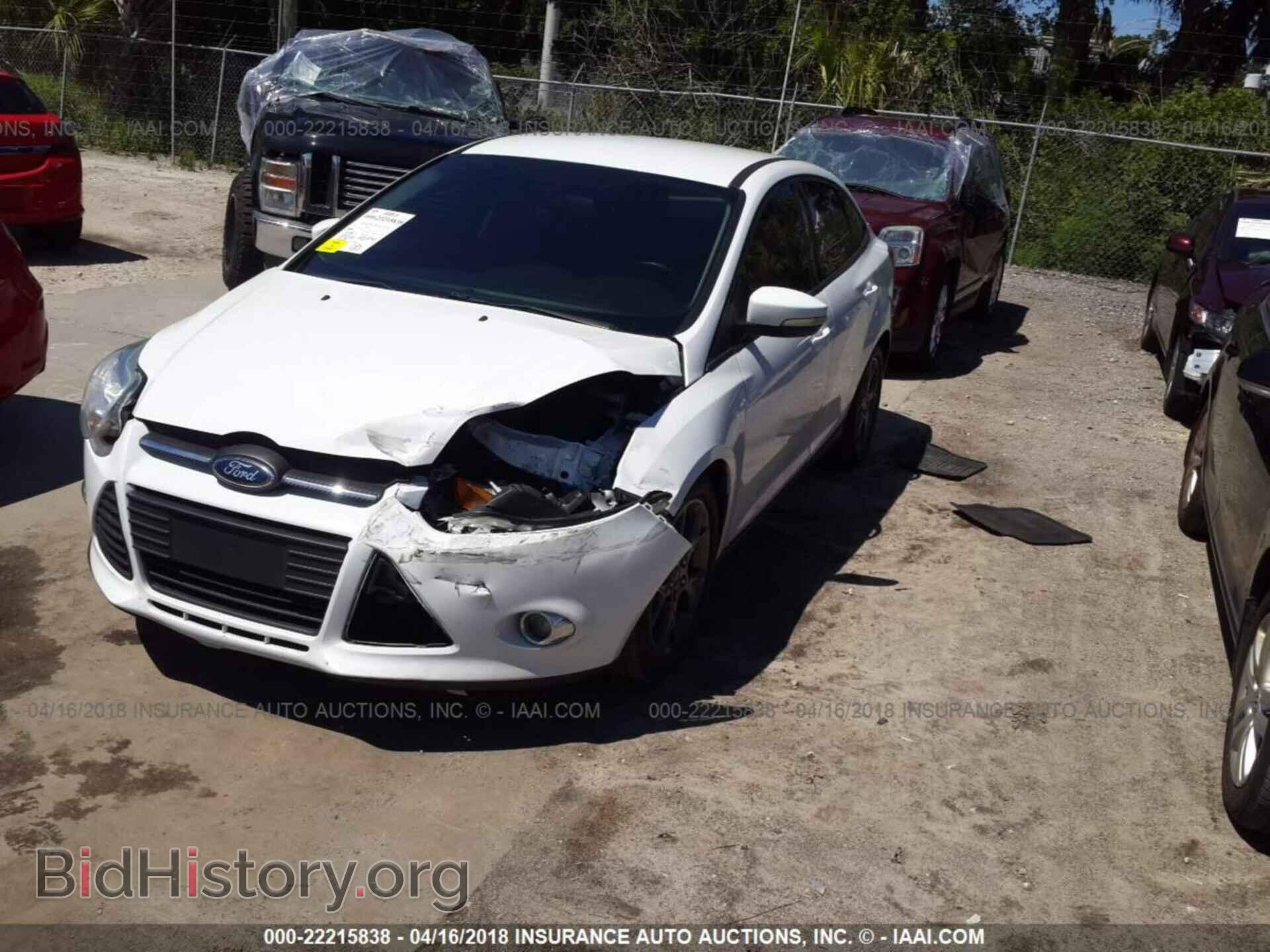 2013 Ford Focus - VIN: 1FADP3F22DL288637 - Фото 2