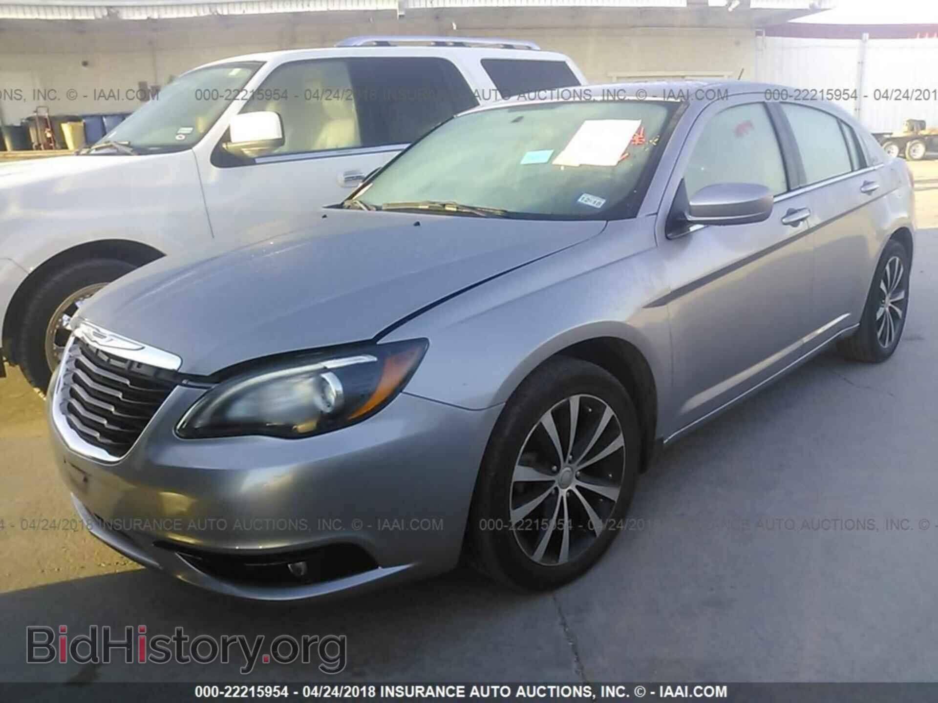 2013 Chrysler 200 - VIN: 1C3CCBBB3DN570036 - Photo 2