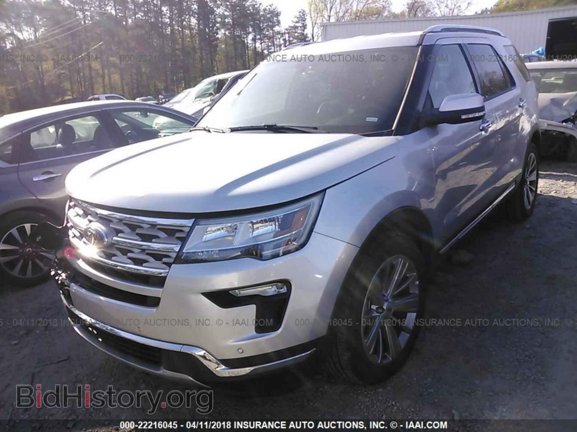 2018 Ford Explorer - VIN: 1FM5K7F82JGA81948 - Фото 2