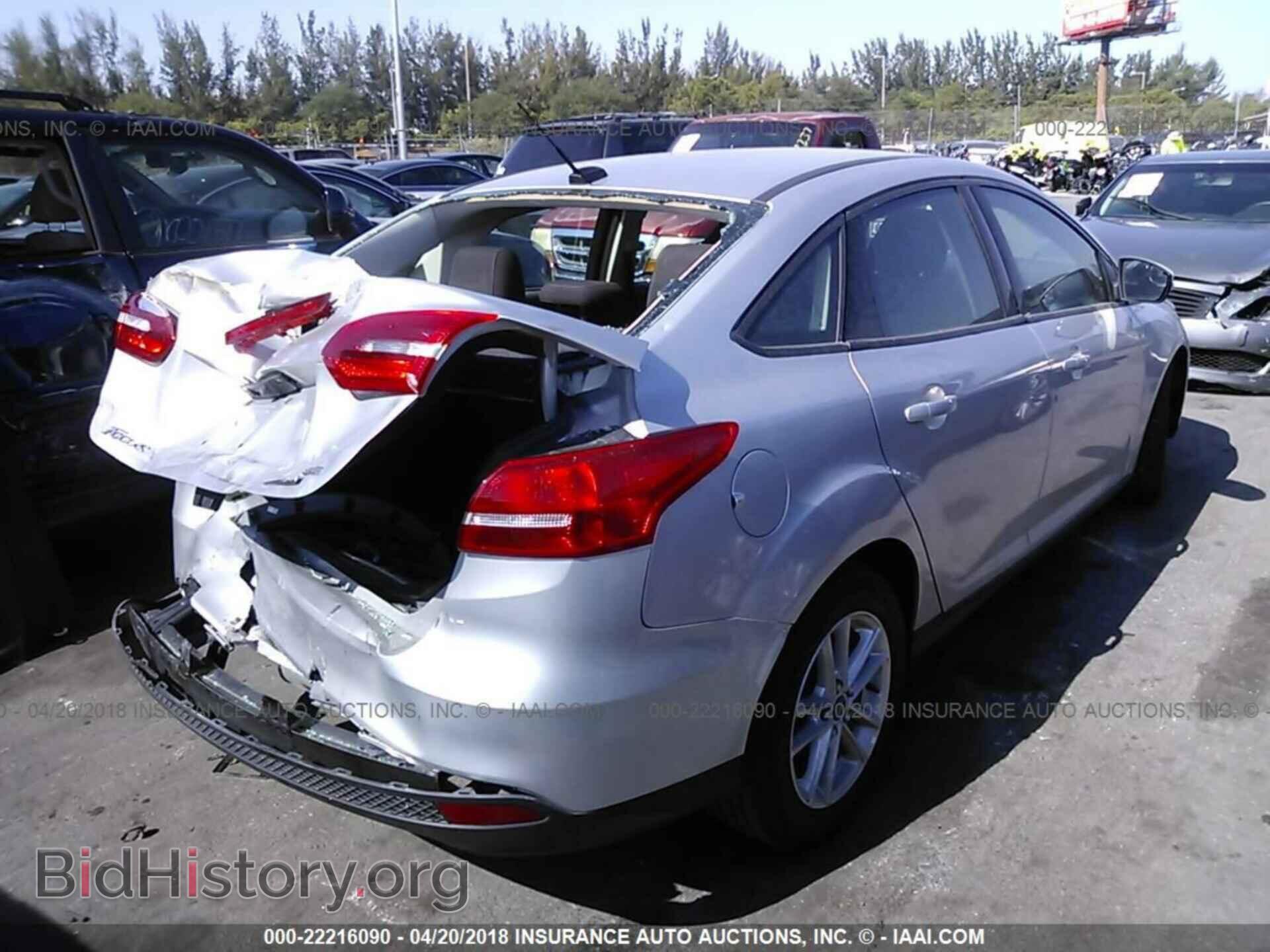 2016 Ford Focus - VIN: 1FADP3F28GL257509 - Photo 4