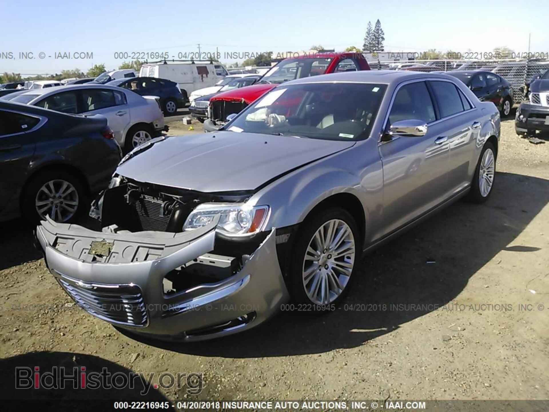 2014 Chrysler 300c - VIN: 2C3CCAET7EH382855 - Фото 2