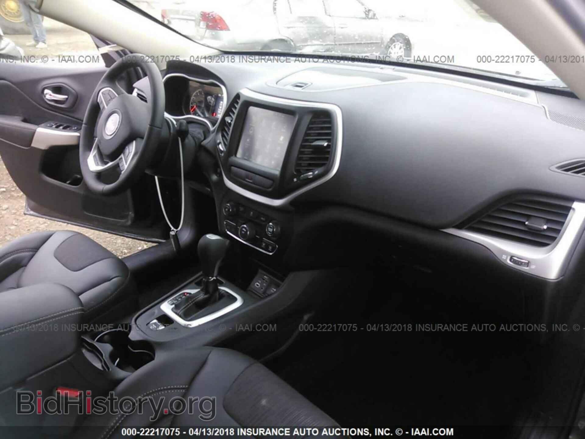 2018 Jeep Cherokee - VIN: 1C4PJLLB6JD544443 - Фото 5